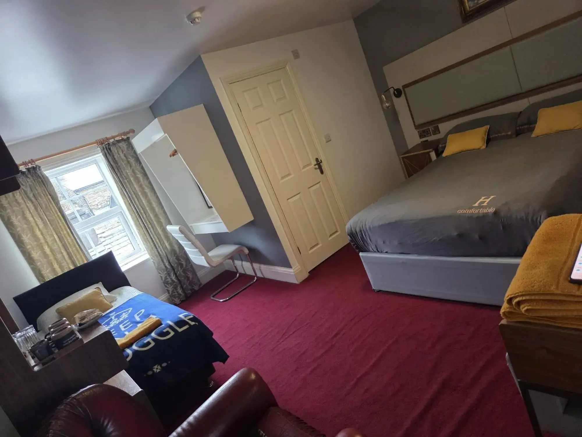 Standard Family Room in The Royal Oak Hotel Standard Family Room in The Royal Oak Hotel