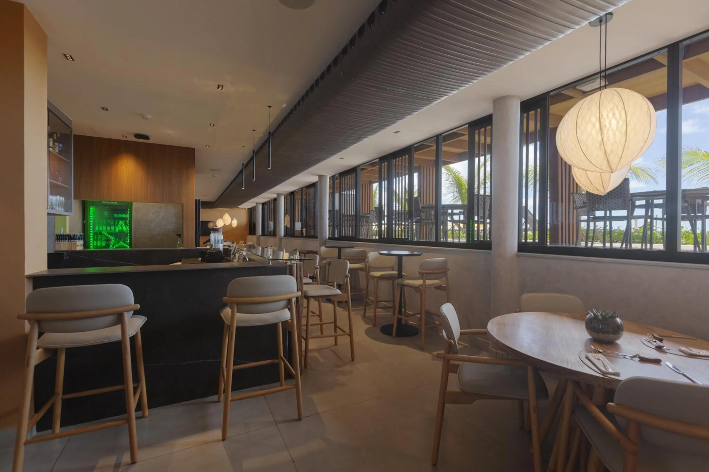 Restaurant/places to eat in Ritz Barra de São Miguel