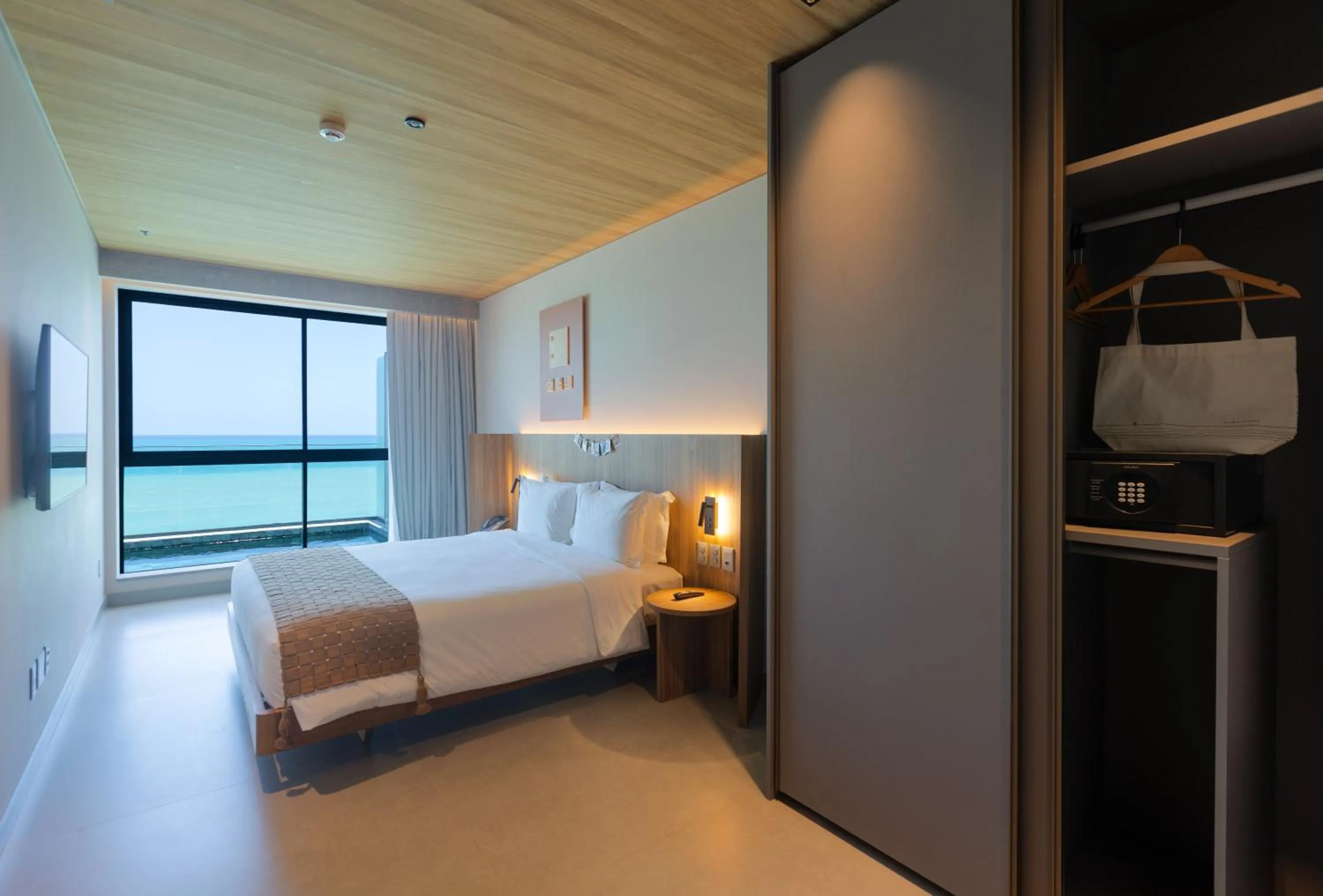 Bedroom, Bed in Ritz Barra de São Miguel