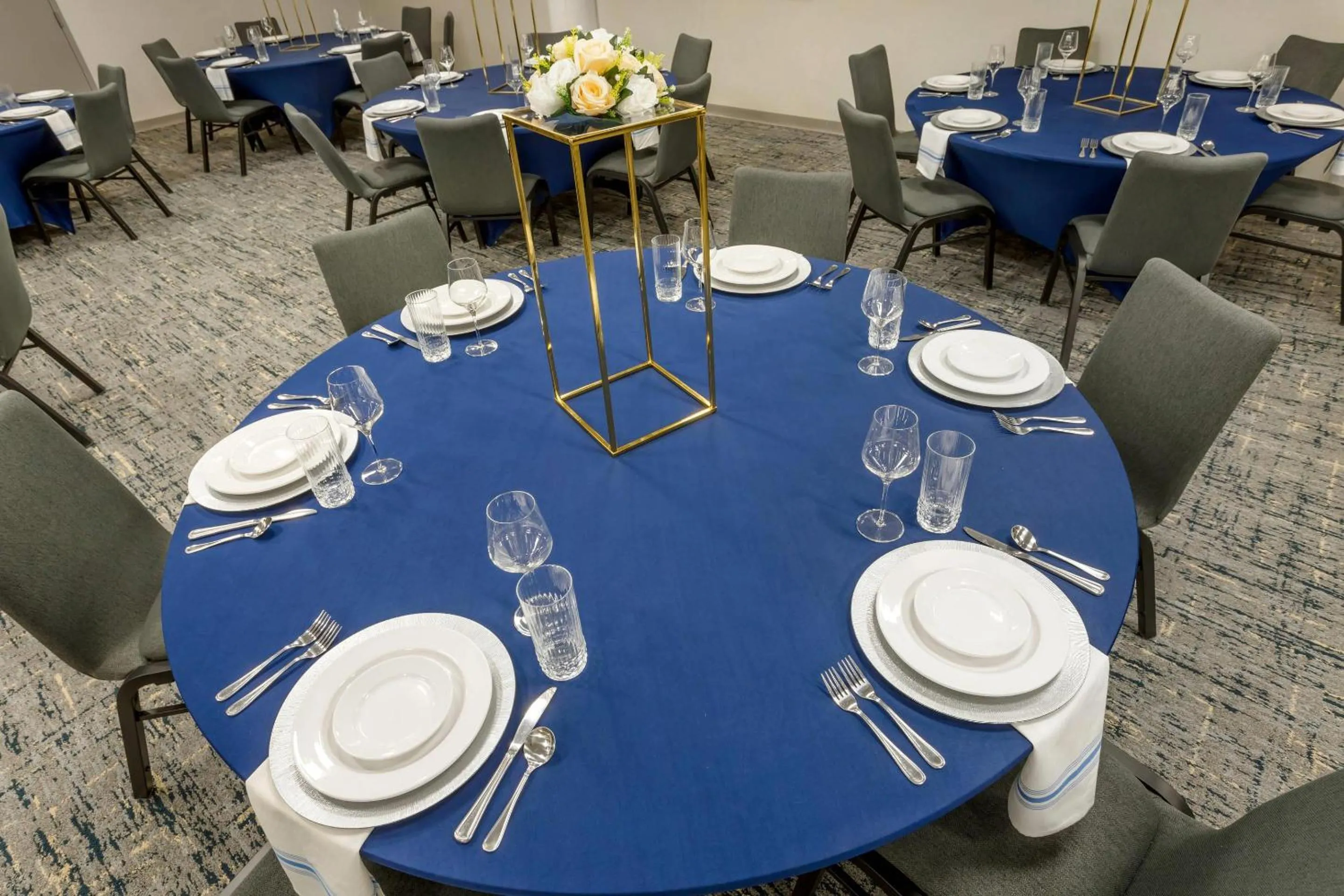 Meeting/conference room in Comfort Inn & Suites Newark Liberty International Airport