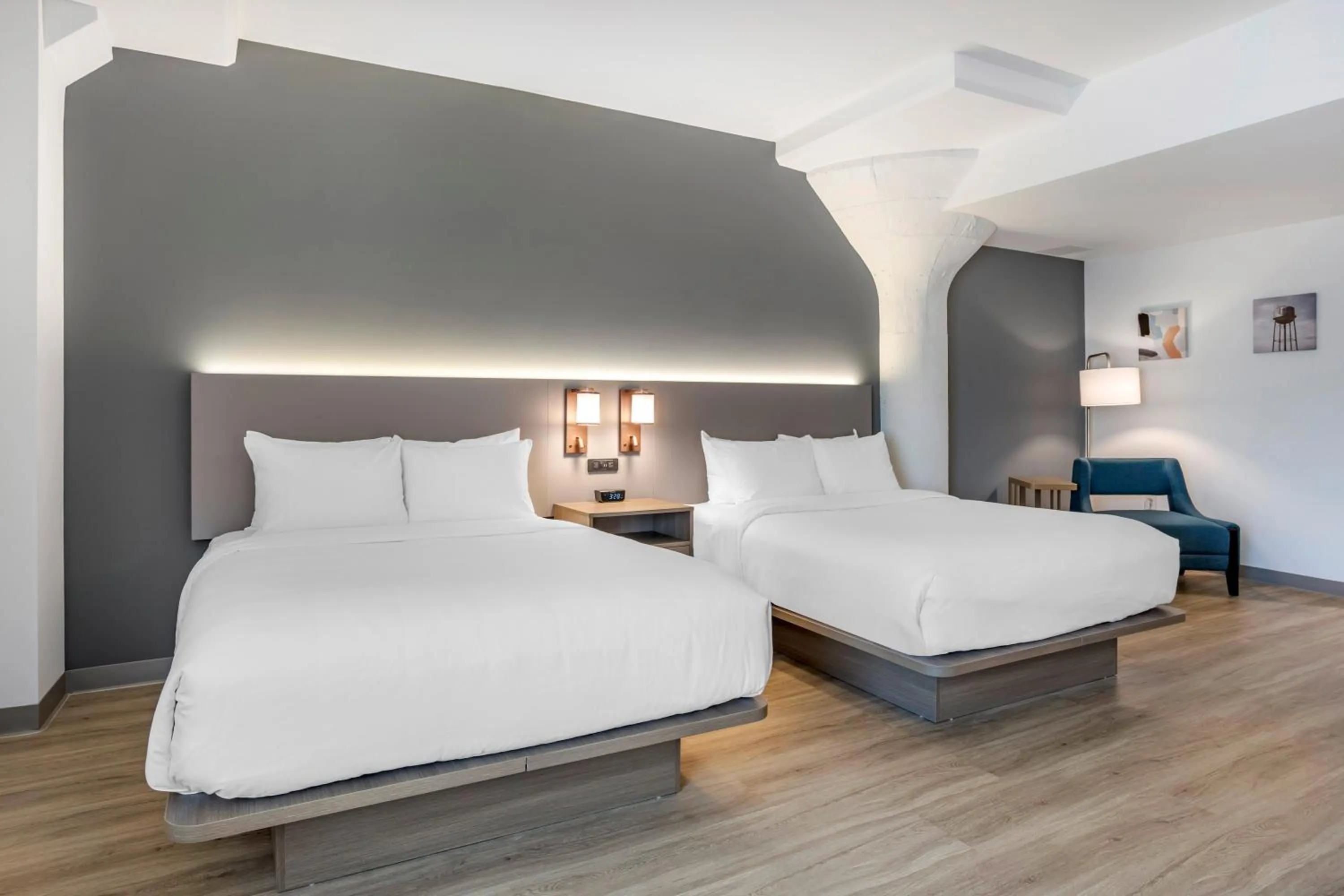 Bed in Comfort Inn & Suites Newark Liberty International Airport