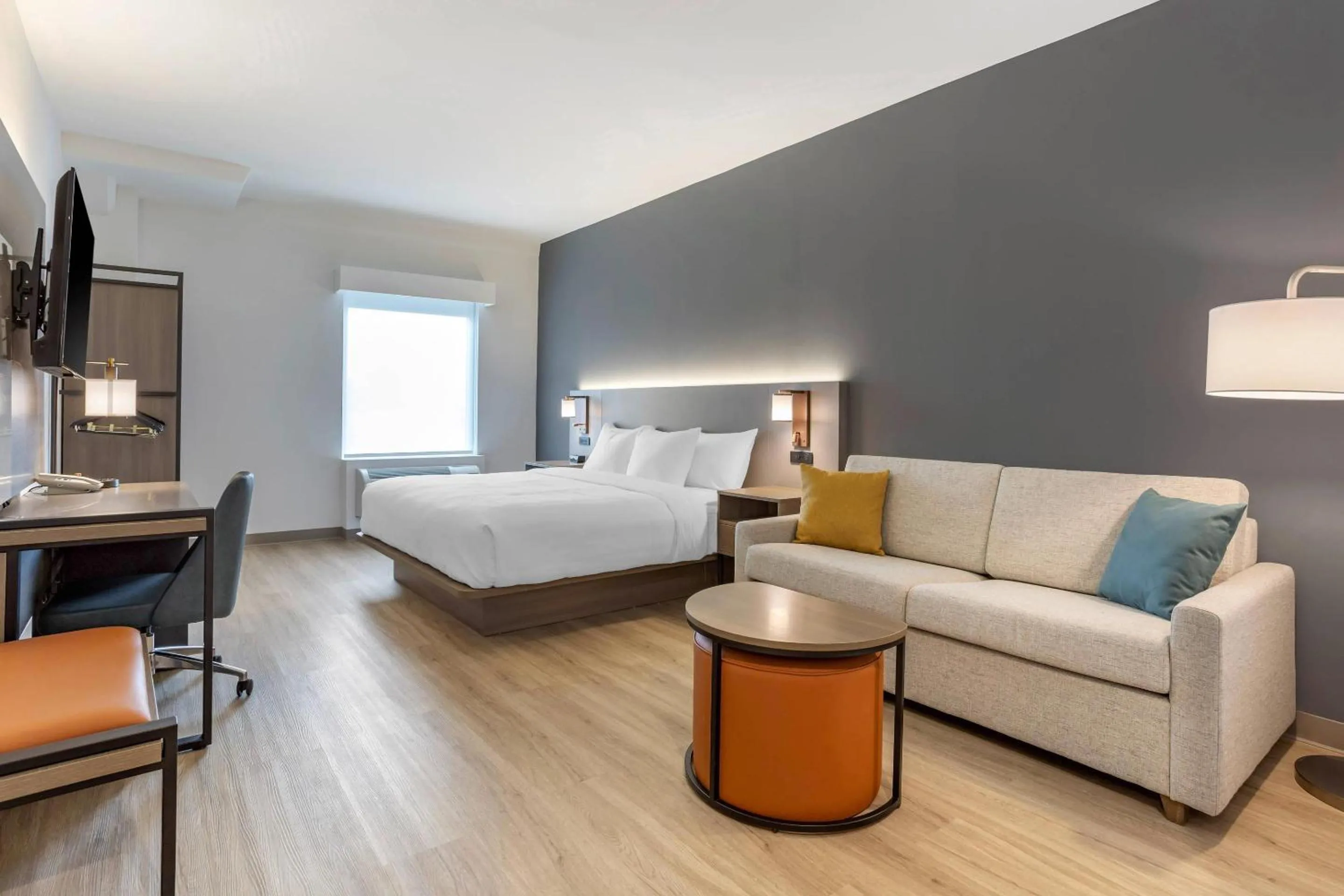 Bedroom, Bed in Comfort Inn & Suites Newark Liberty International Airport