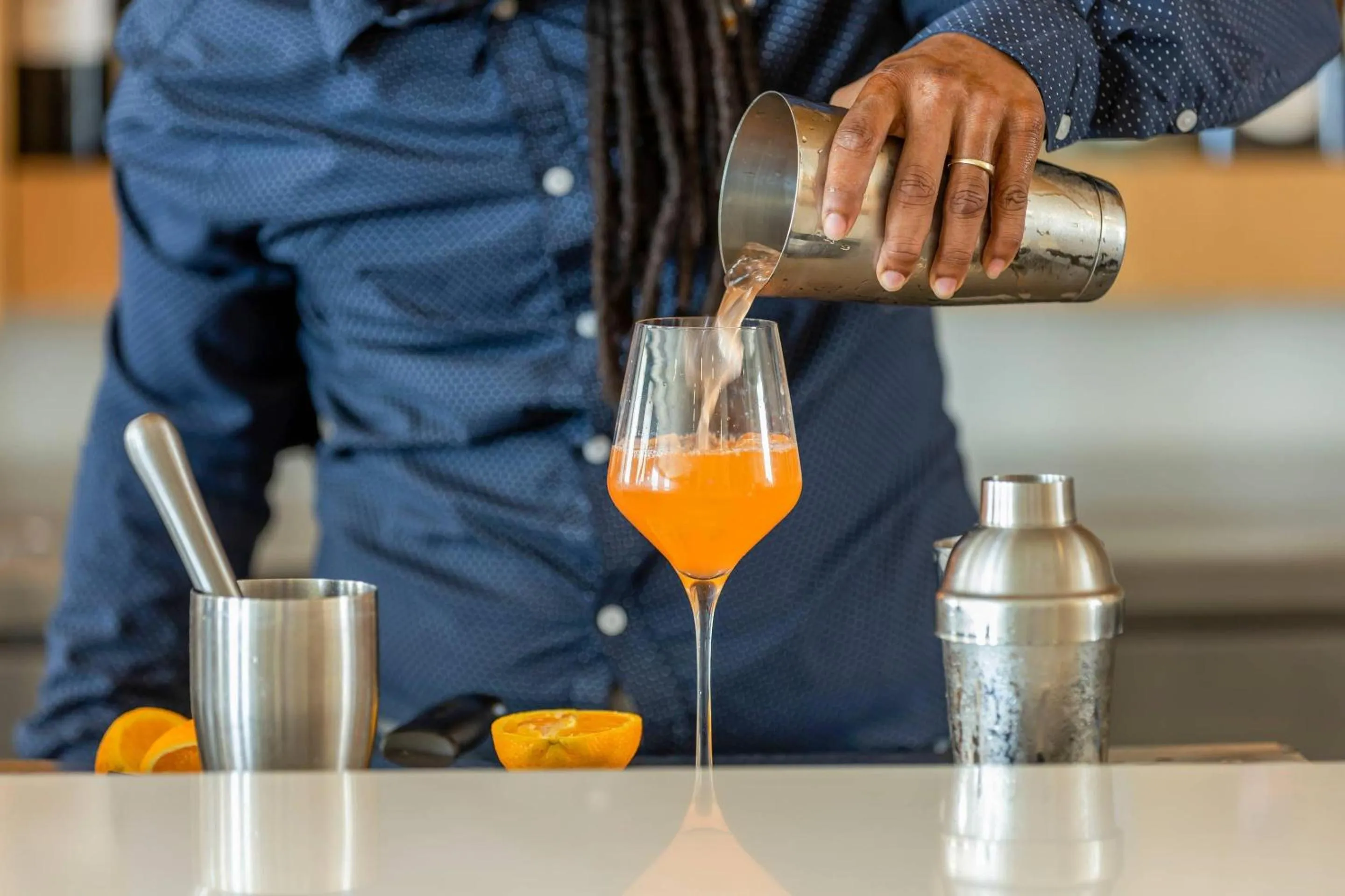 Lounge or bar in Comfort Inn & Suites Newark Liberty International Airport