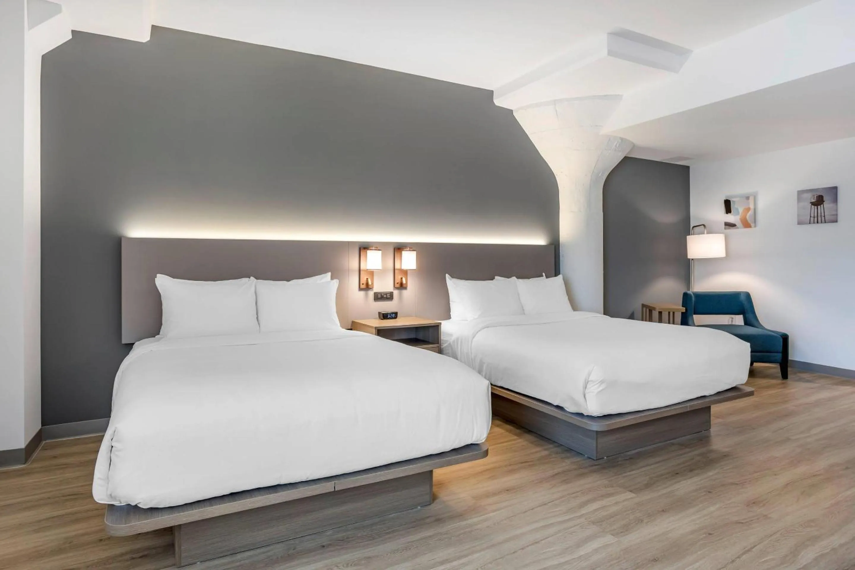 Bedroom, Bed in Comfort Inn & Suites Newark Liberty International Airport