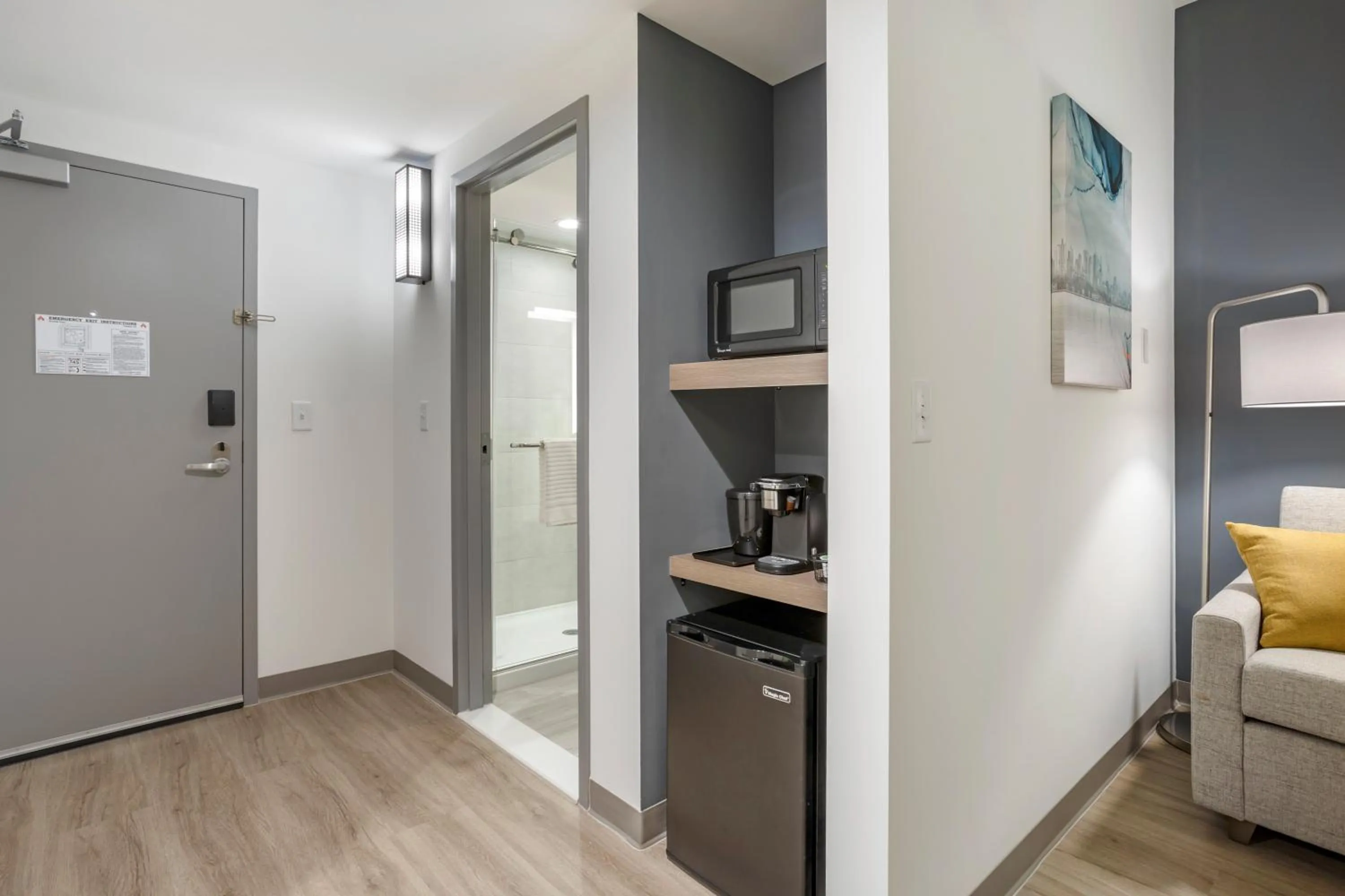 Coffee/tea facilities, Bed in Comfort Inn & Suites Newark Liberty International Airport