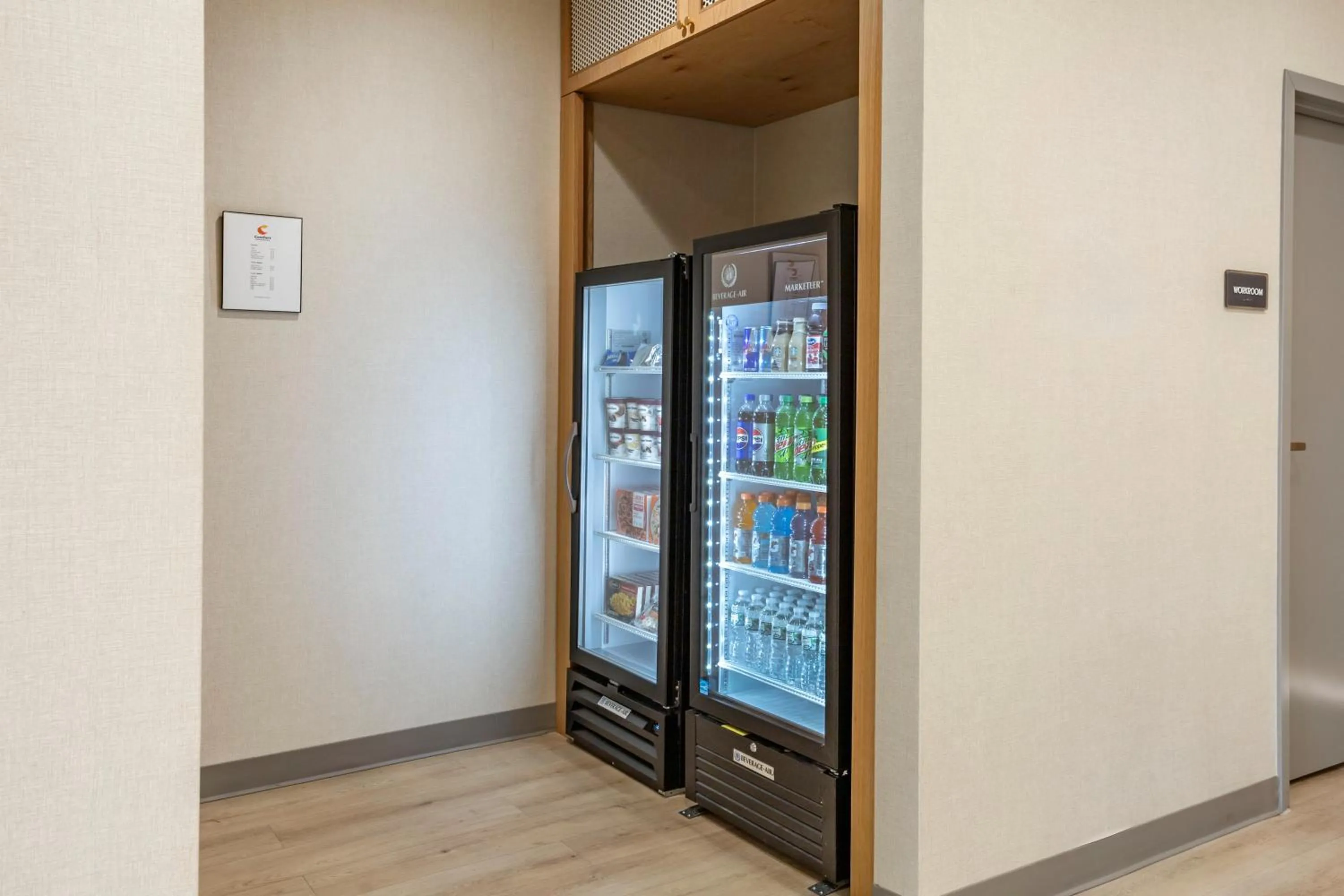 Food and drinks in Comfort Inn & Suites Newark Liberty International Airport