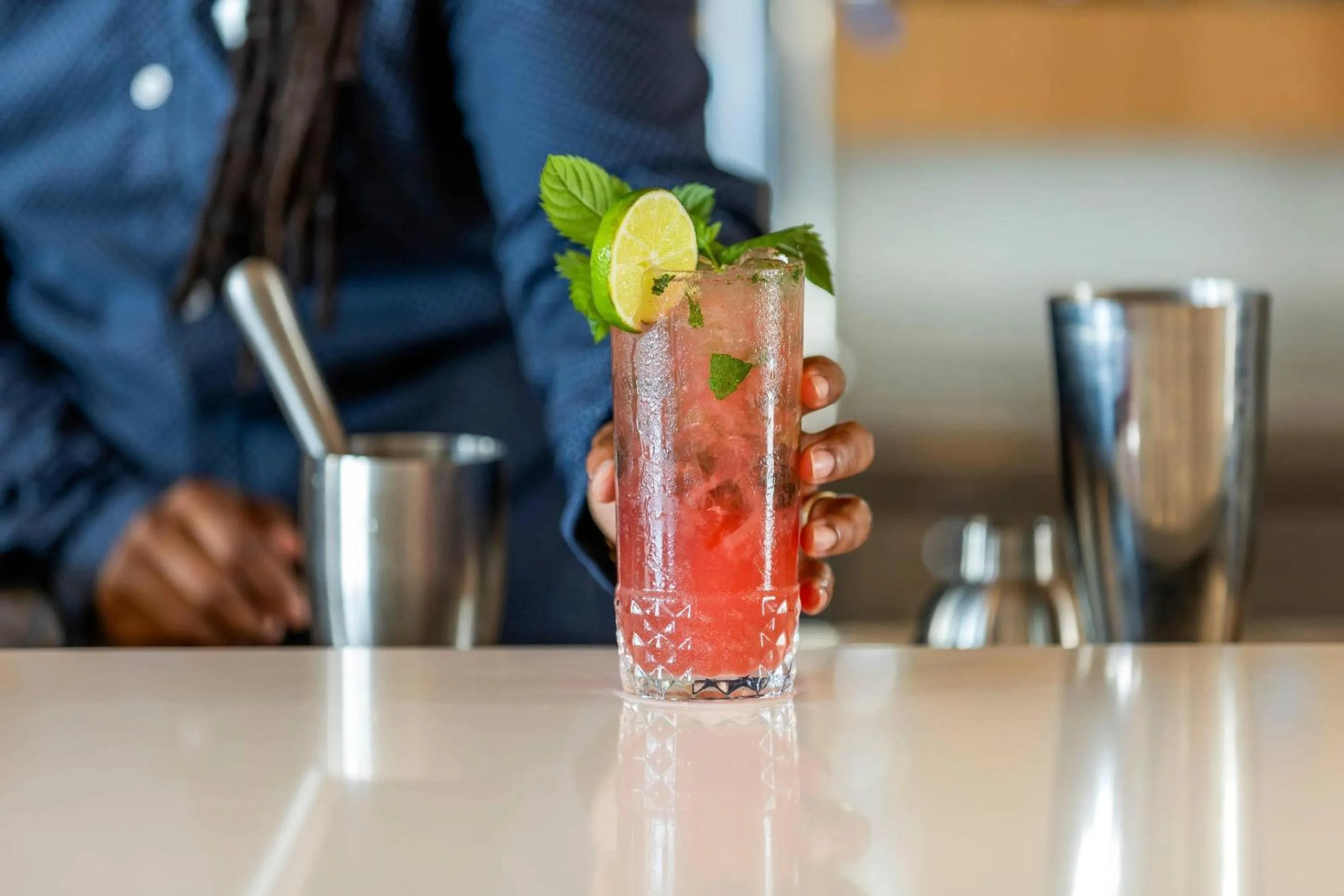 Lounge or bar in Comfort Inn & Suites Newark Liberty International Airport