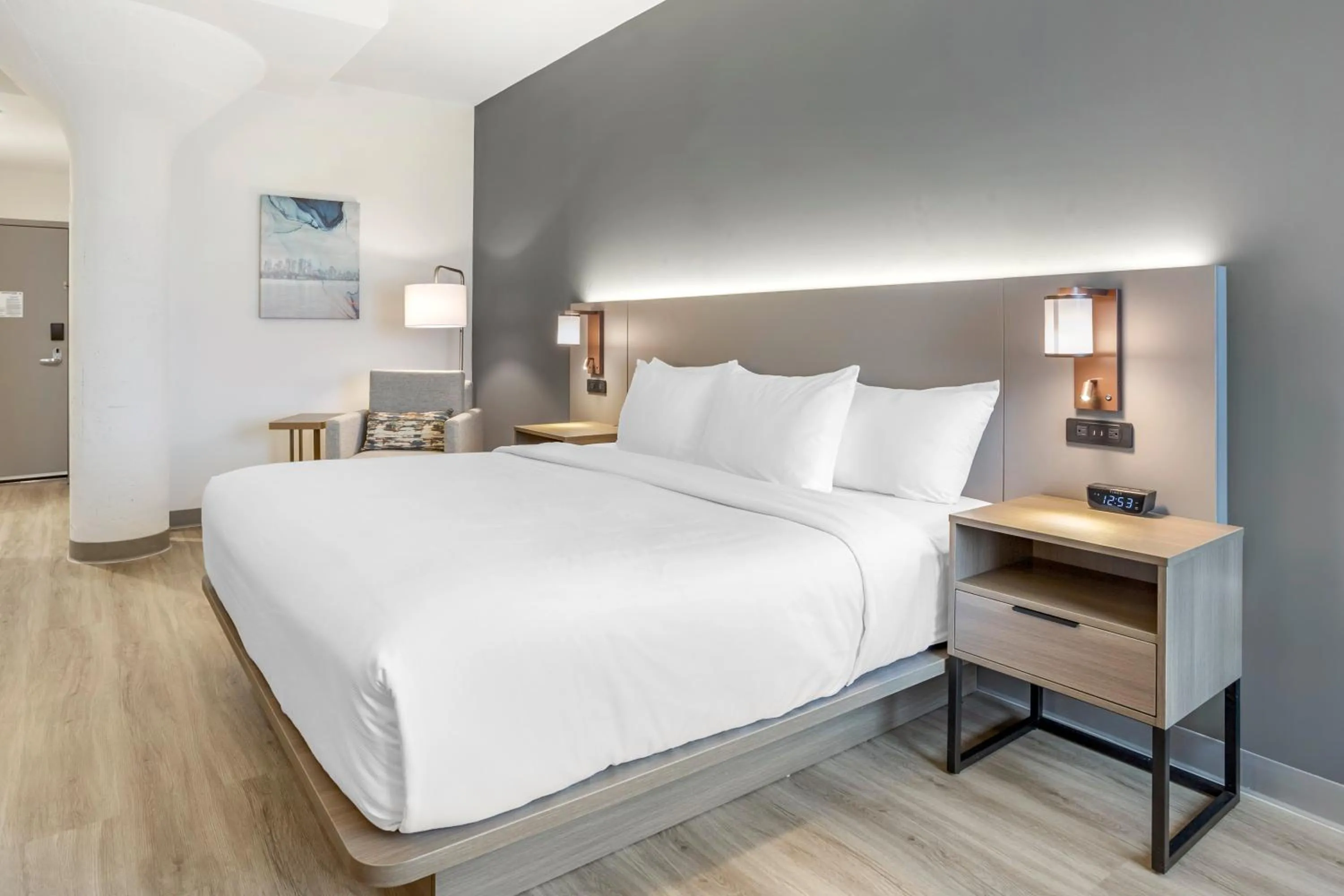 Bed in Comfort Inn & Suites Newark Liberty International Airport