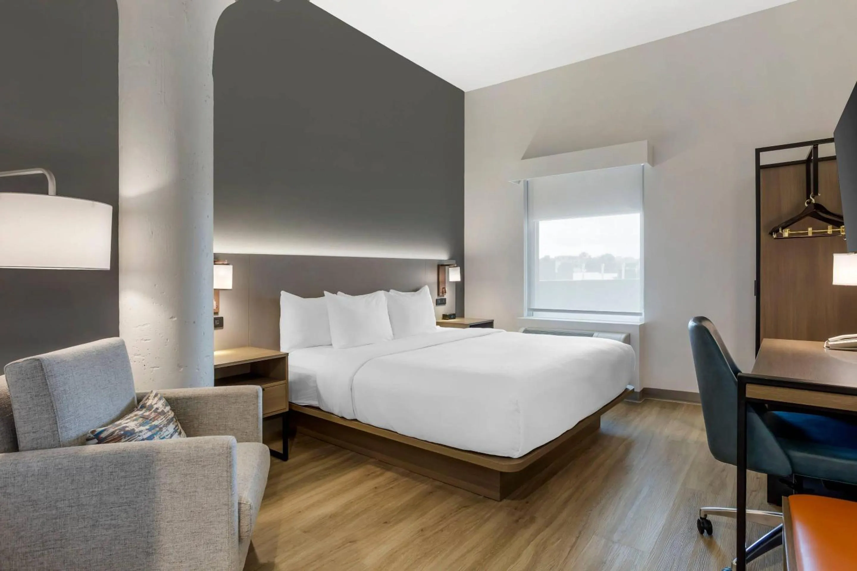 Bedroom, Bed in Comfort Inn & Suites Newark Liberty International Airport