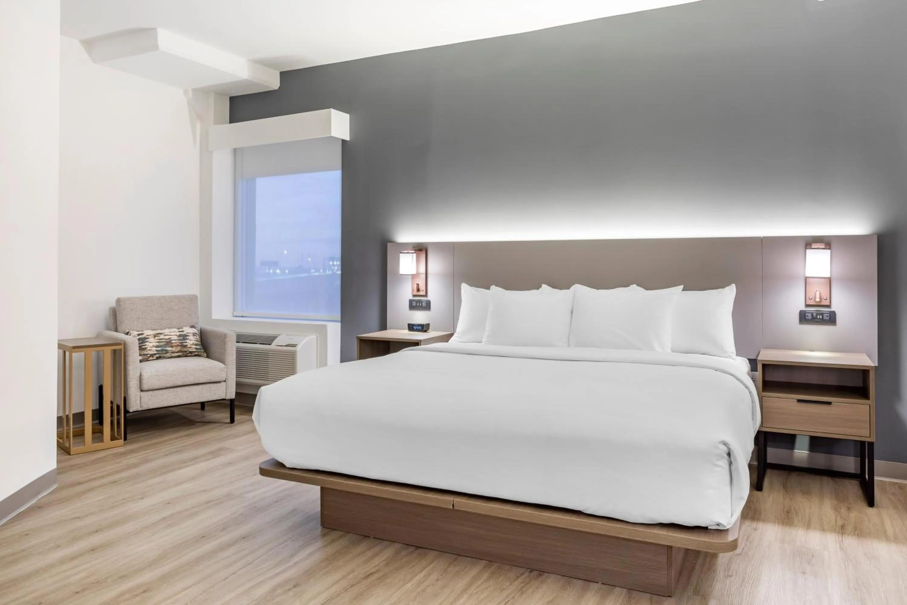 Bed in Comfort Inn & Suites Newark Liberty International Airport