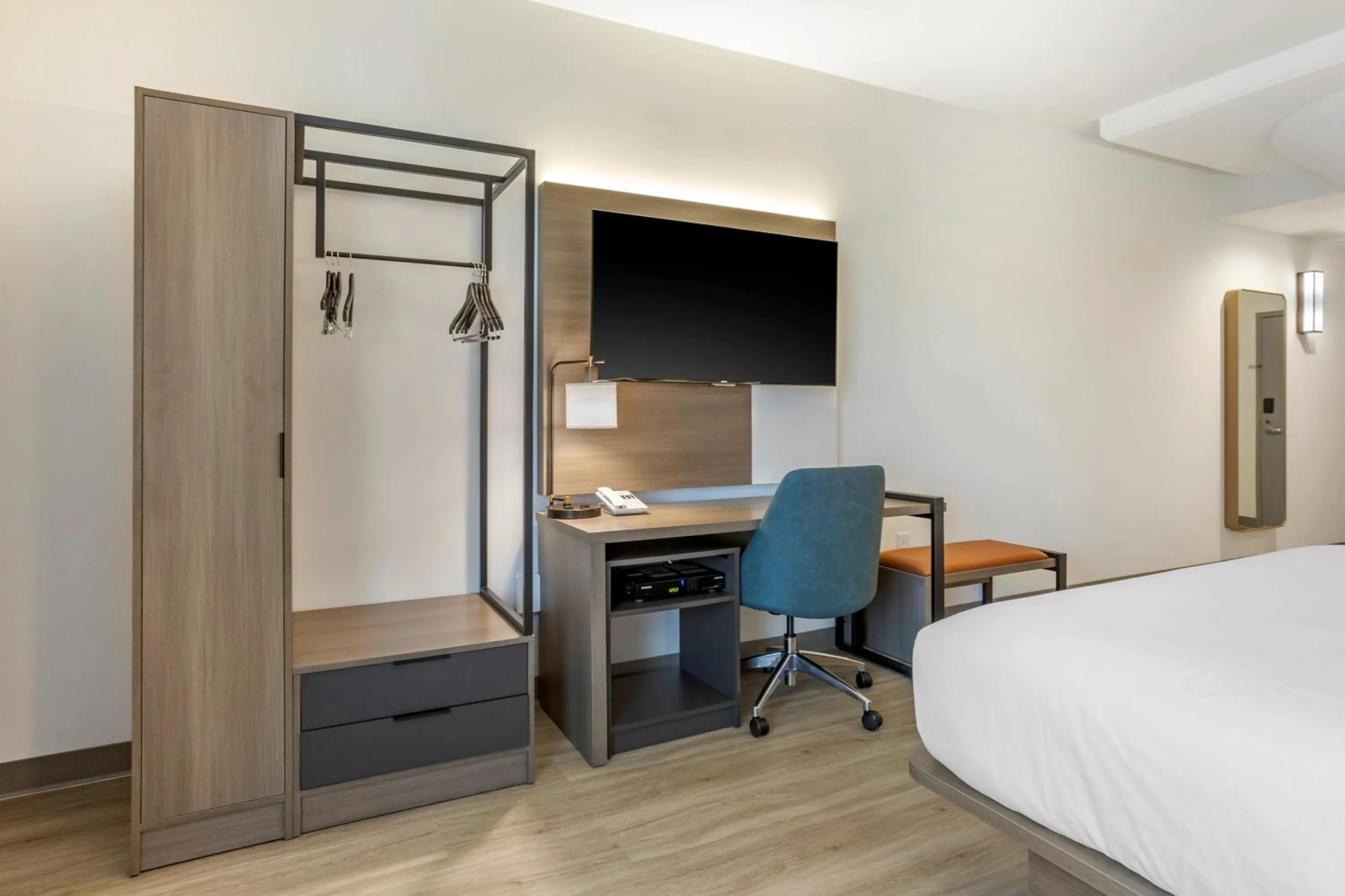 Bed in Comfort Inn & Suites Newark Liberty International Airport