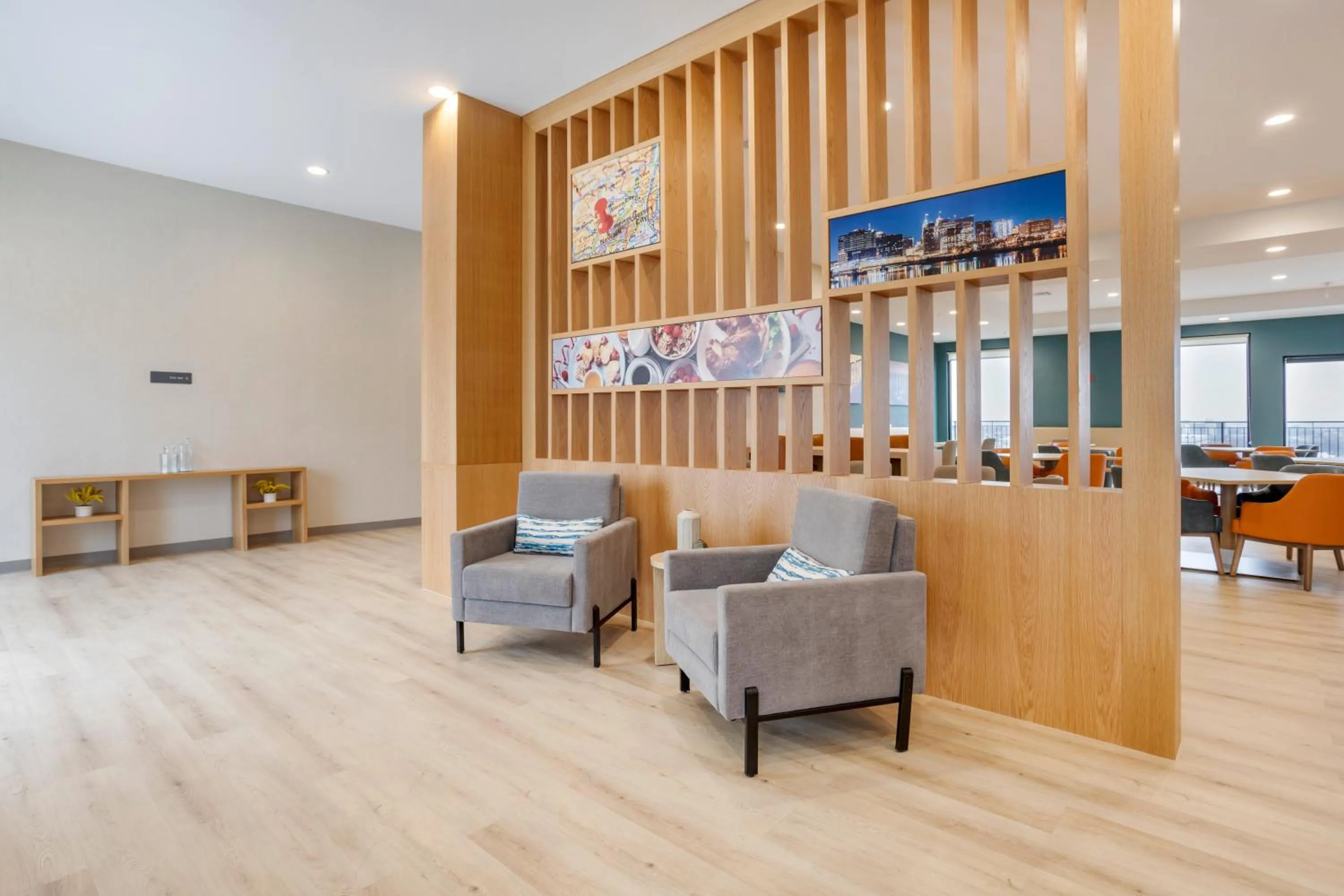 Seating area in Comfort Inn & Suites Newark Liberty International Airport