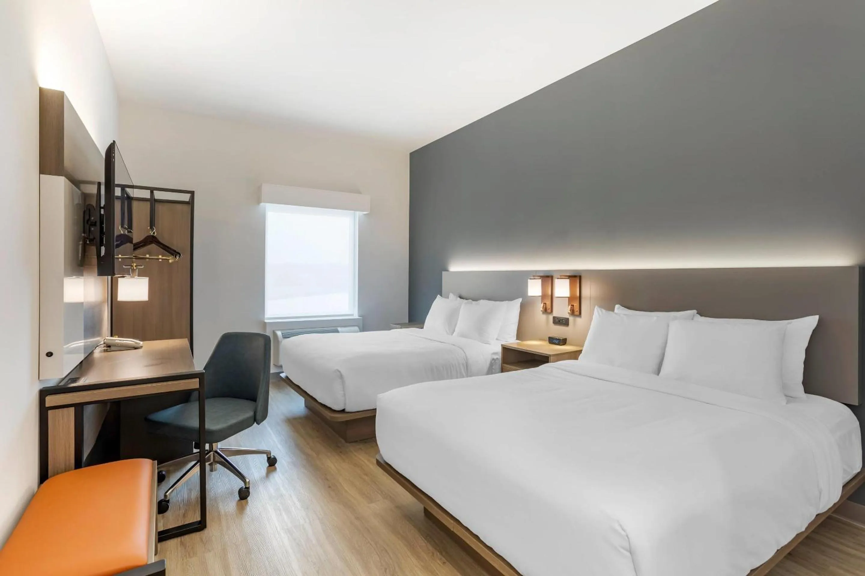 Bedroom, Bed in Comfort Inn & Suites Newark Liberty International Airport