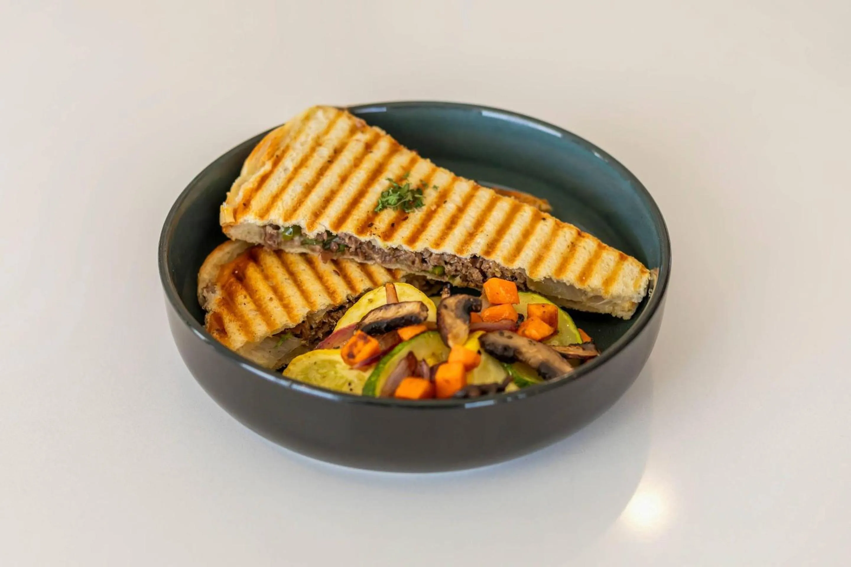 Restaurant/places to eat in Comfort Inn & Suites Newark Liberty International Airport