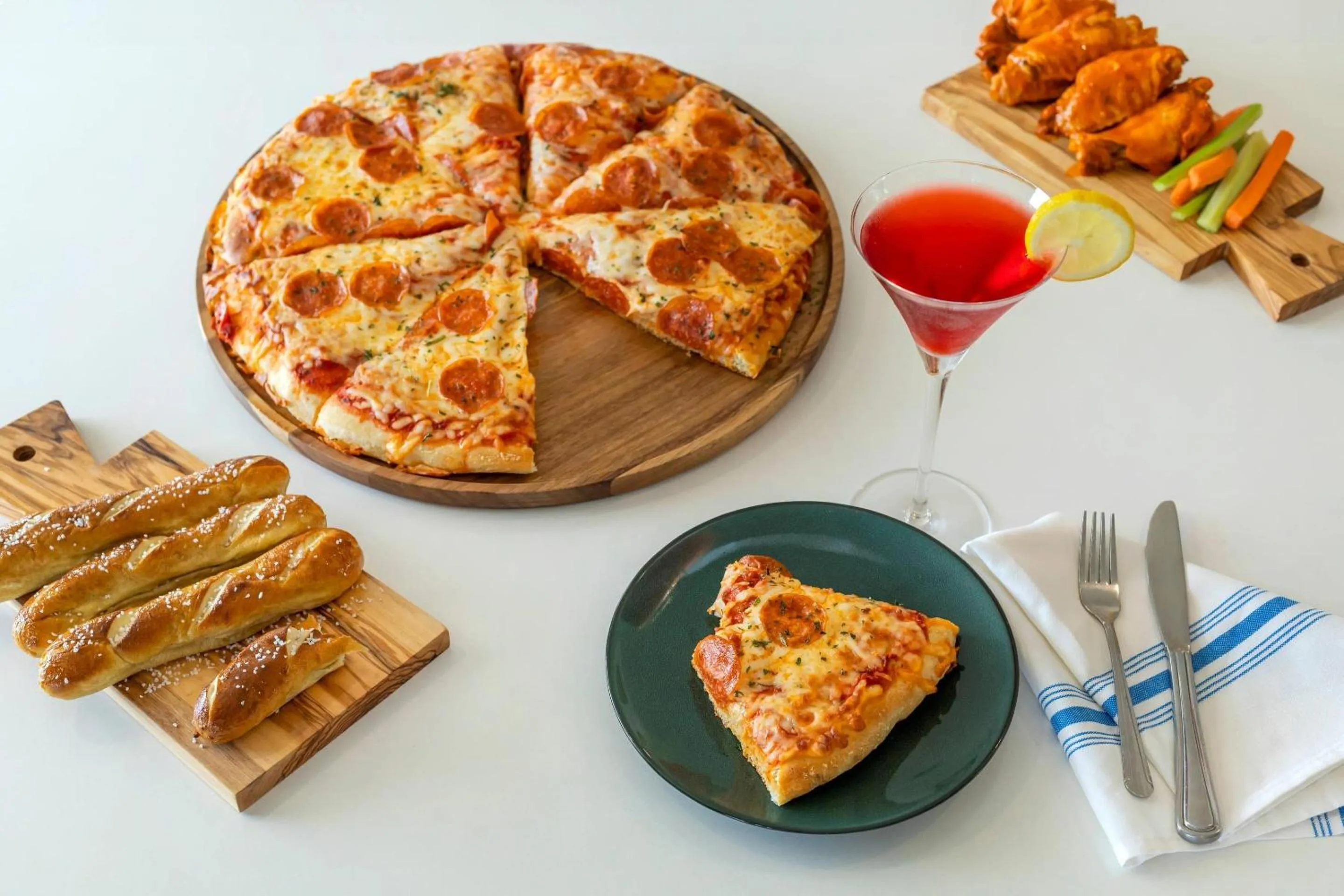 Restaurant/places to eat in Comfort Inn & Suites Newark Liberty International Airport