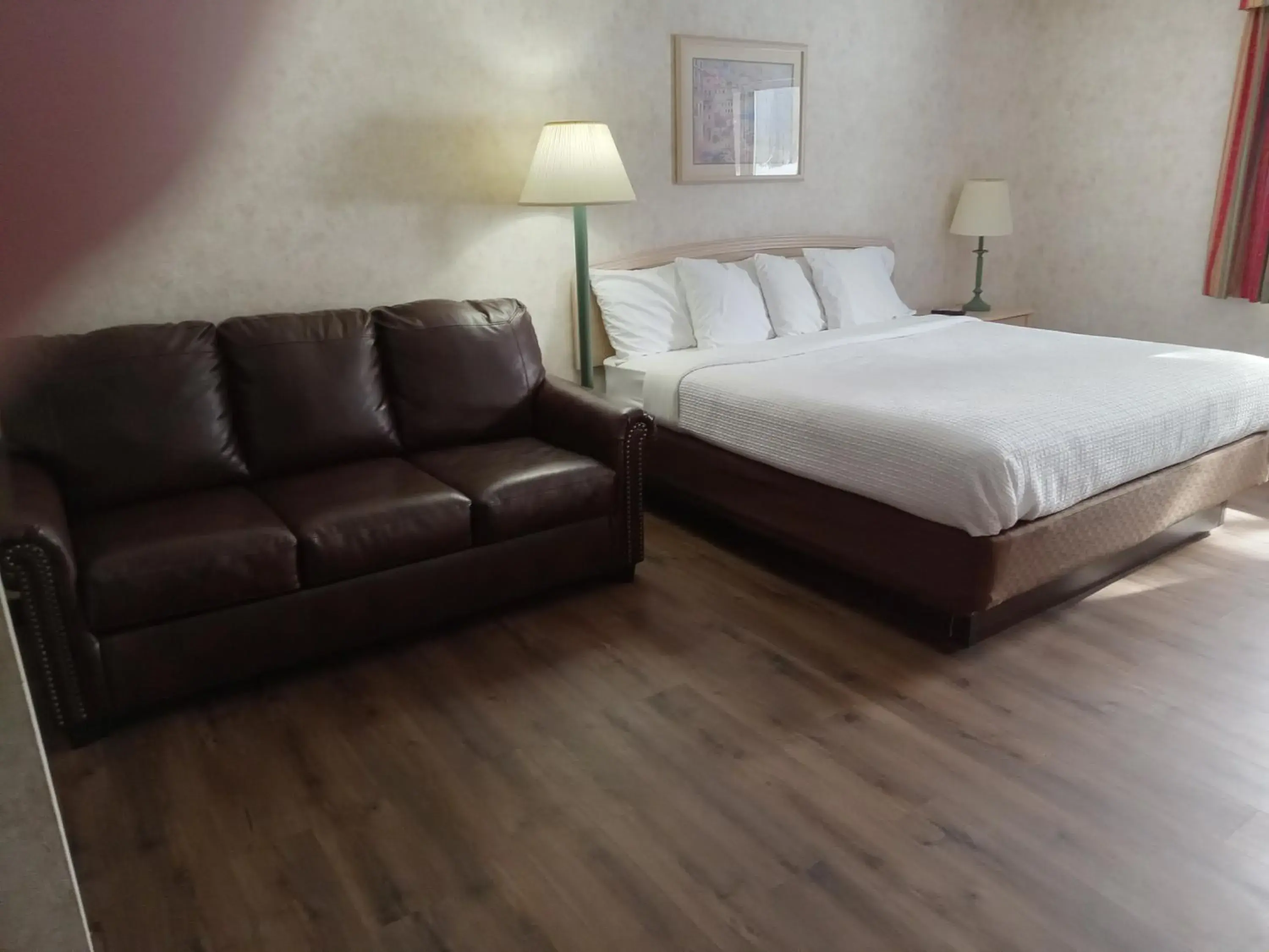 King Suite in Paradise Shores Hotel King Suite in Paradise Shores Hotel