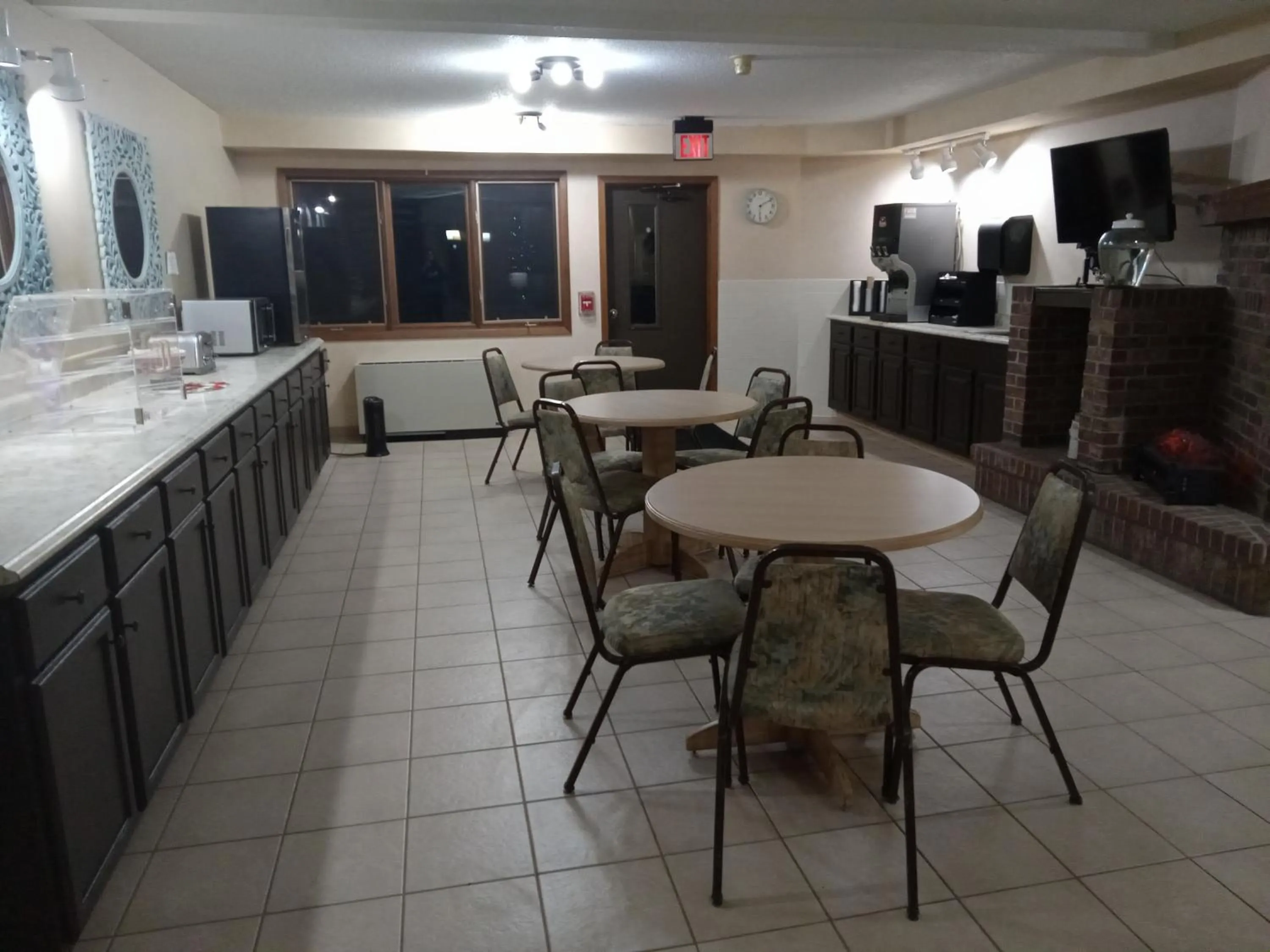 Dining area in Paradise Shores Hotel