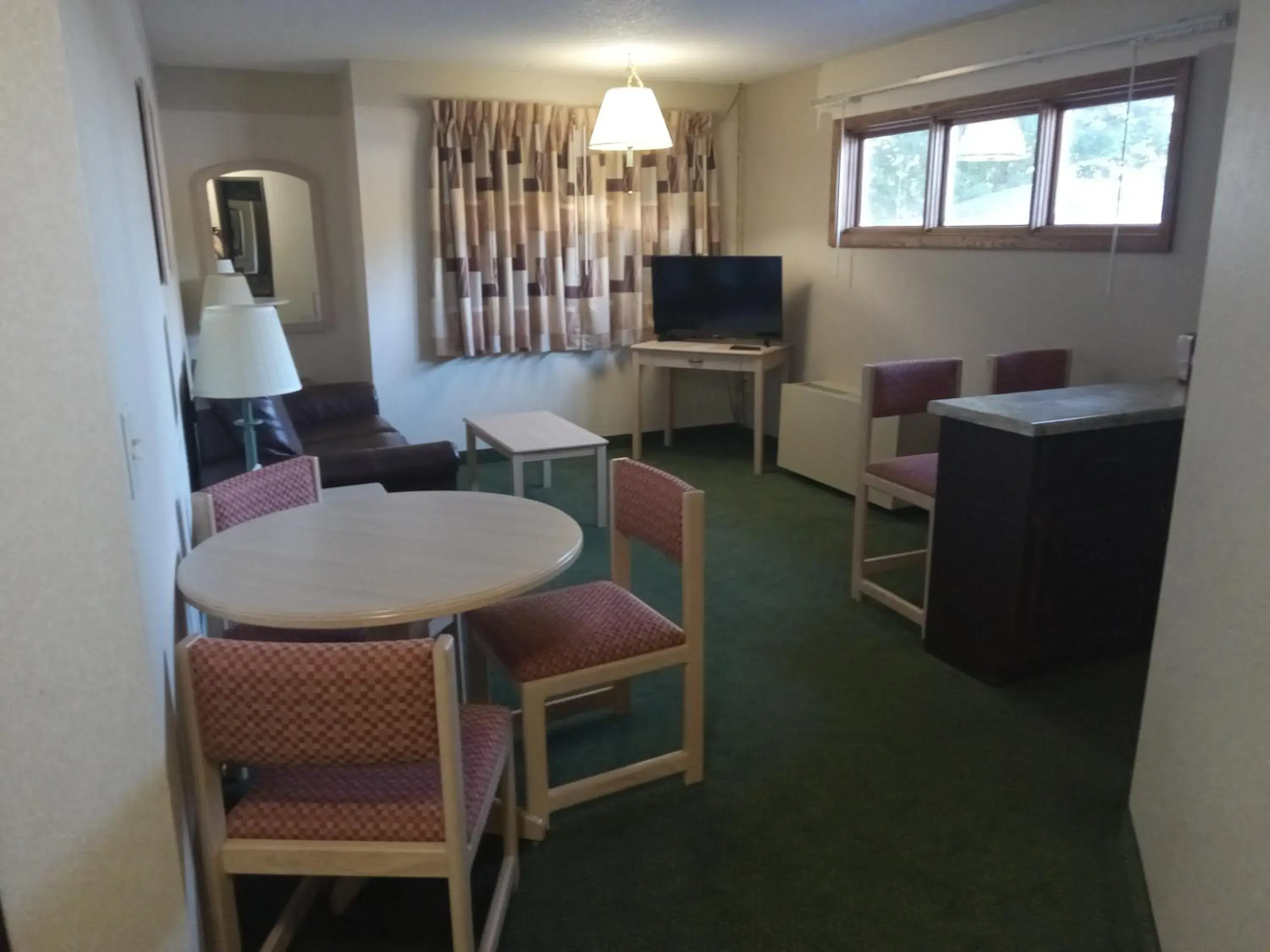 Deluxe Suite in Paradise Shores Hotel Deluxe Suite in Paradise Shores Hotel