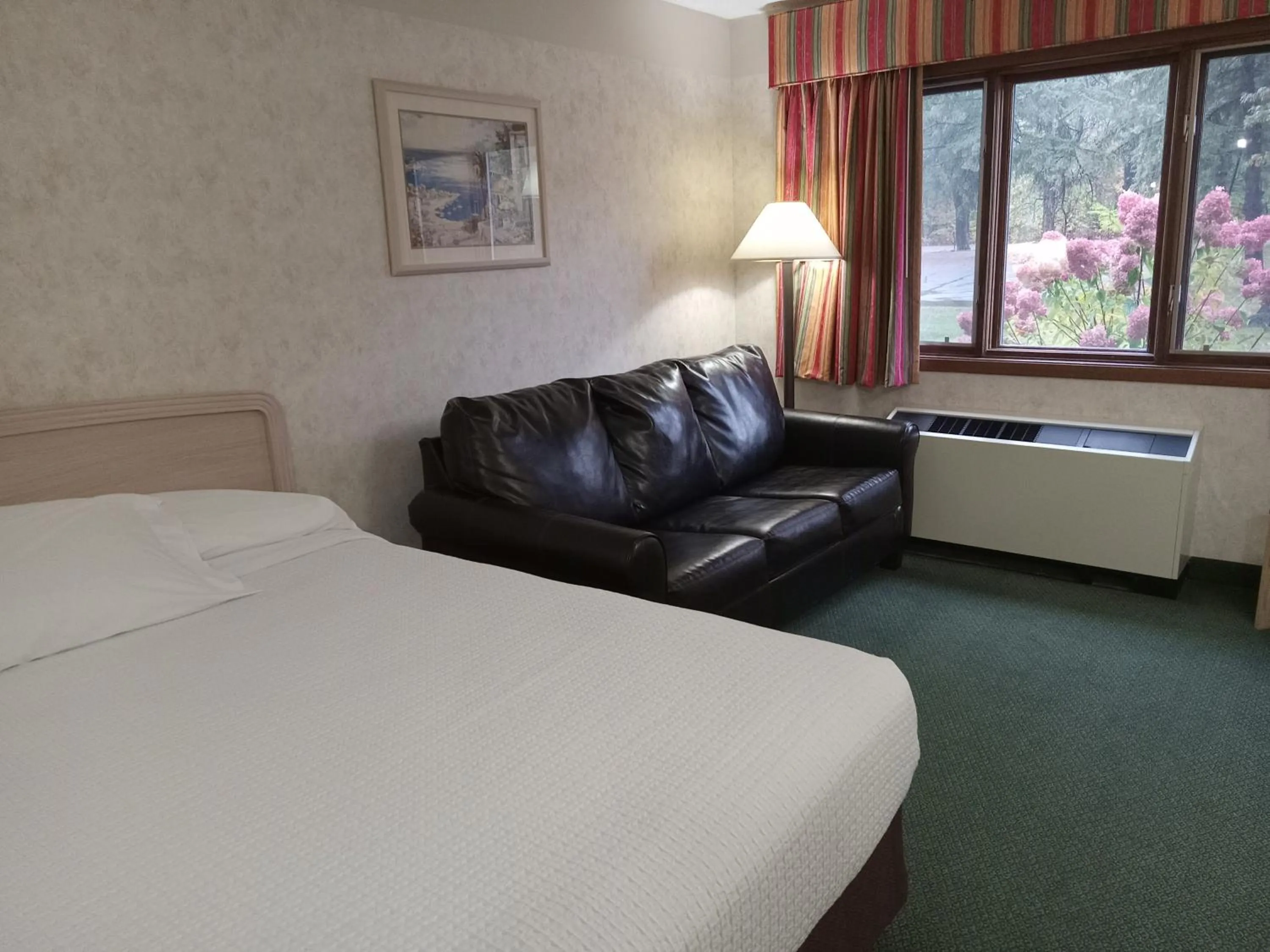 Bed in Paradise Shores Hotel