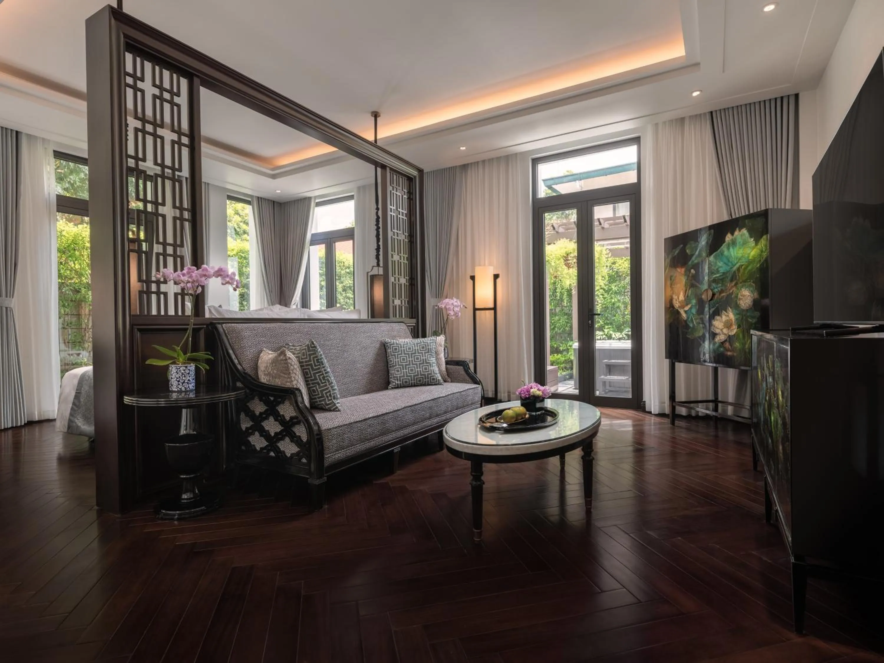 Seating area in Elegant Mansion 88