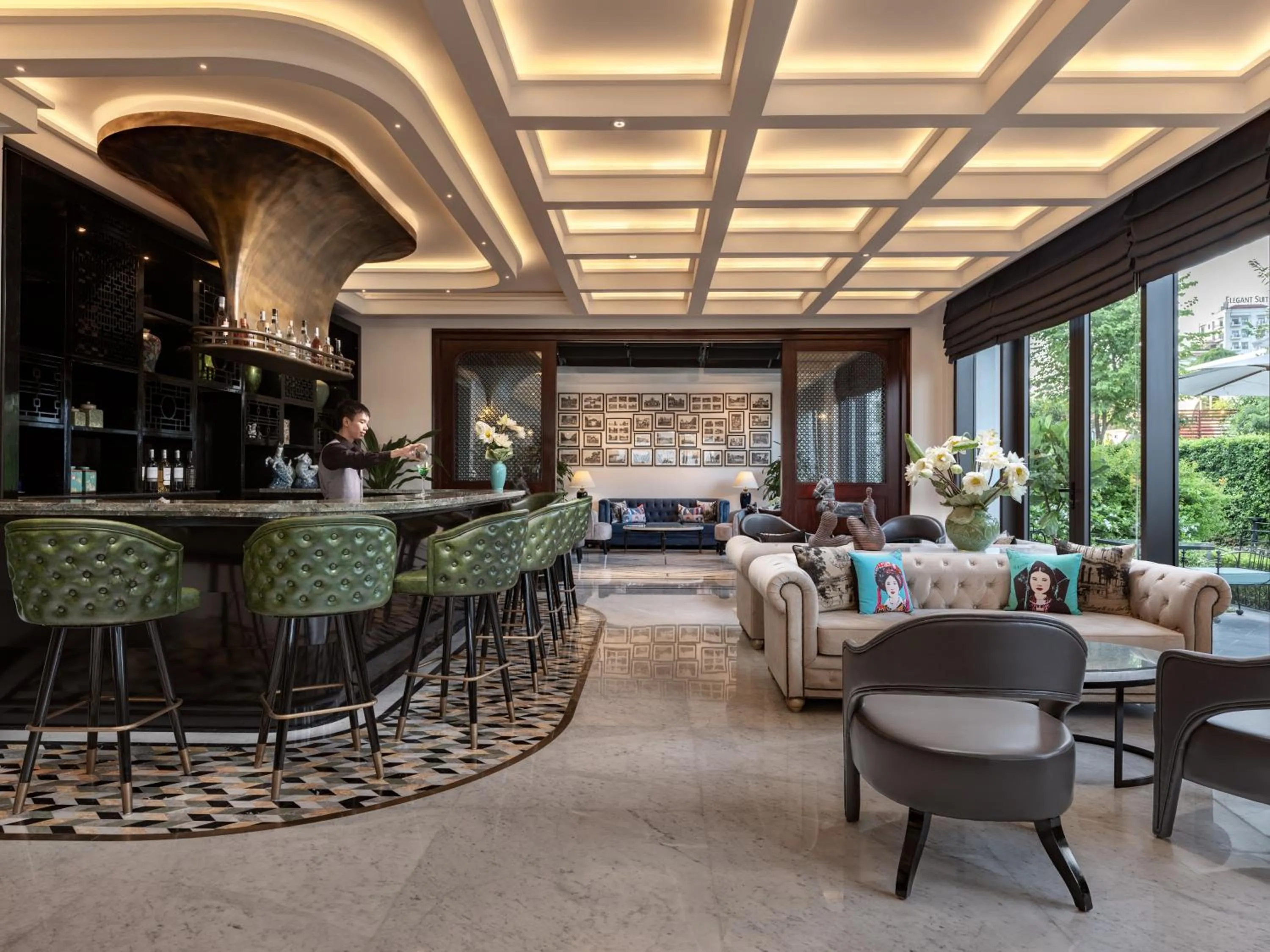 Restaurant/places to eat in Elegant Mansion 88