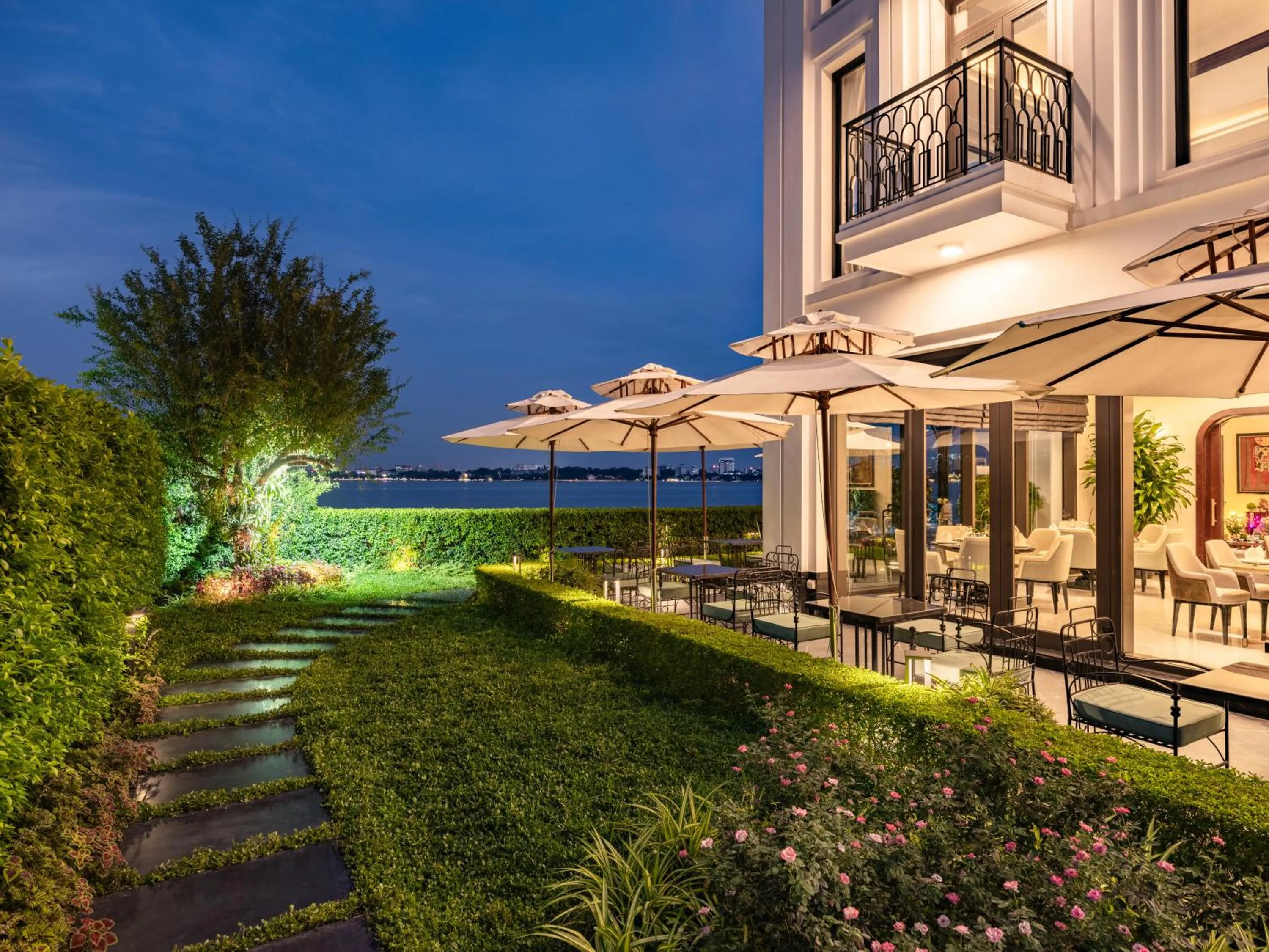 Natural landscape in Elegant Mansion 88