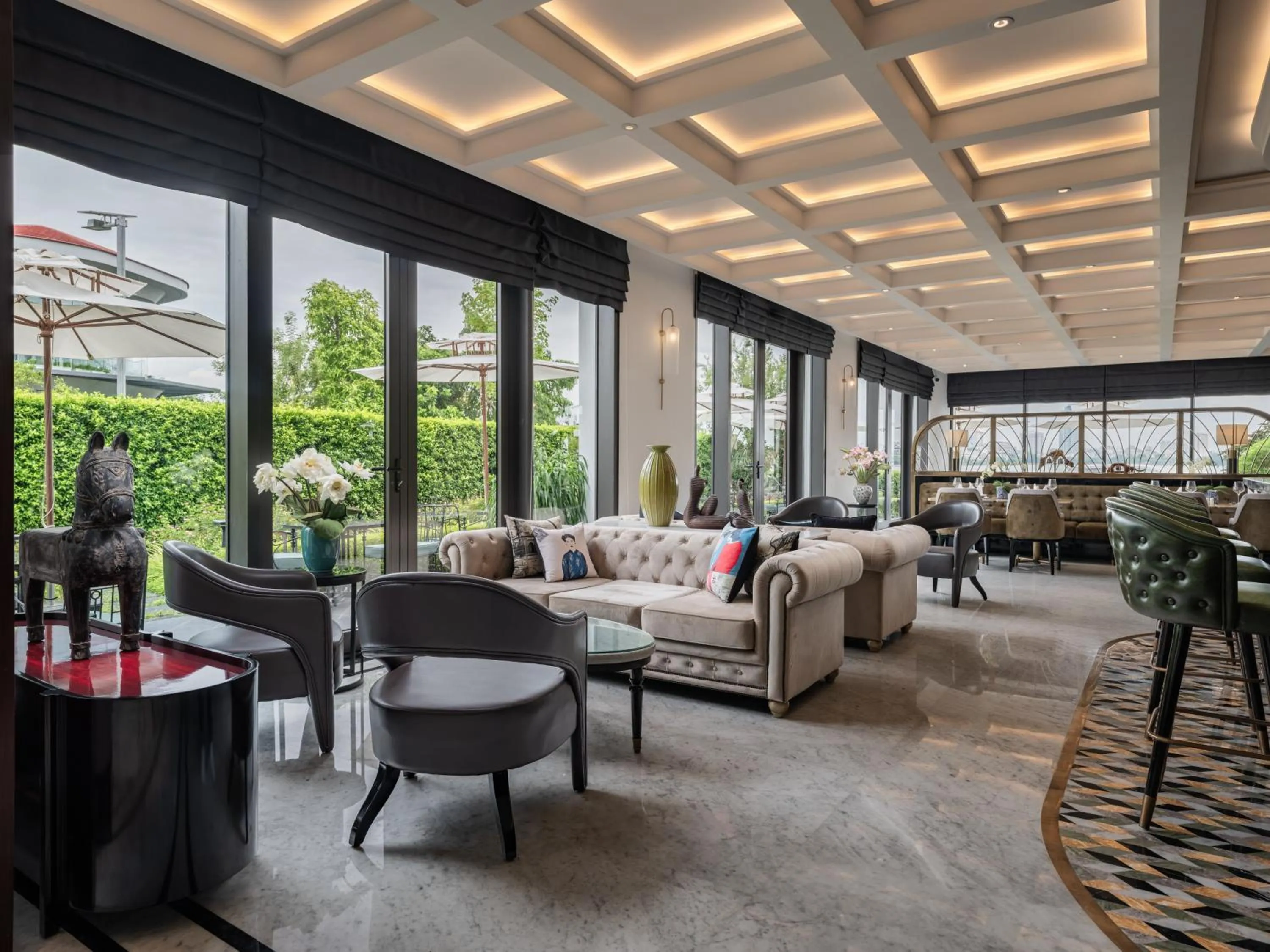 Seating area in Elegant Mansion 88