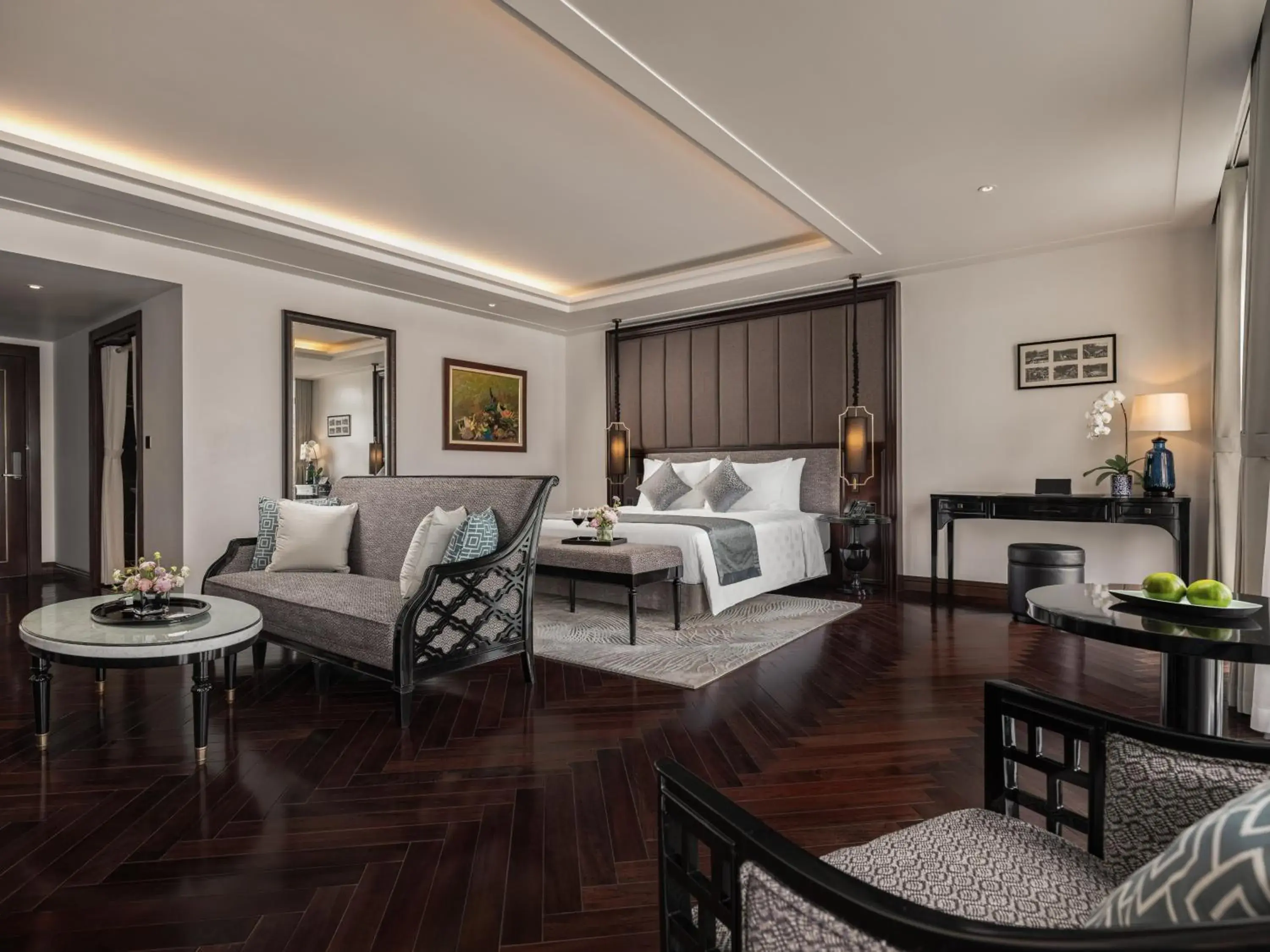 Lake Front Executive Suite in Elegant Mansion 88 Lake Front Executive Suite in Elegant Mansion 88