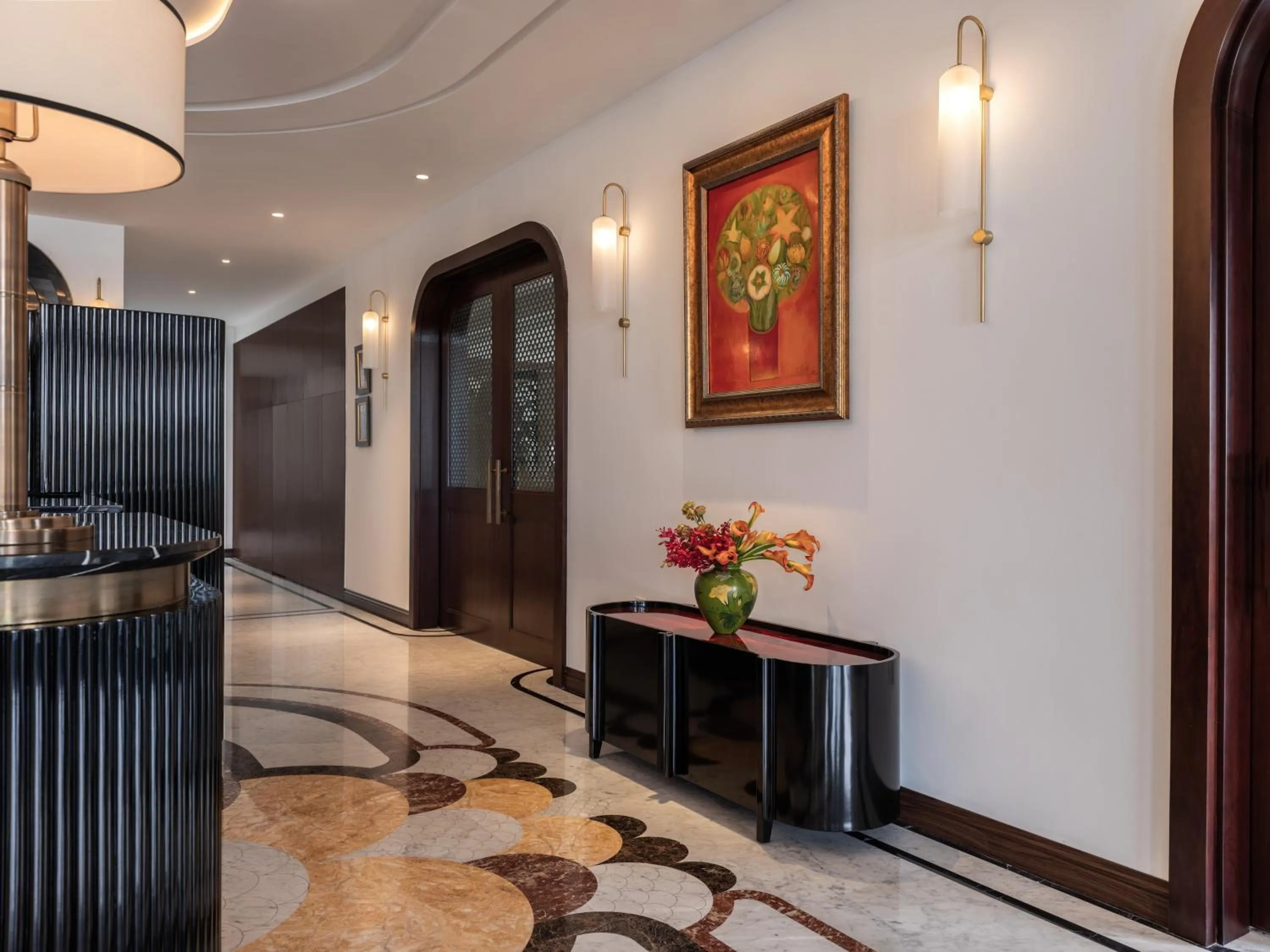 Decorative detail in Elegant Mansion 88