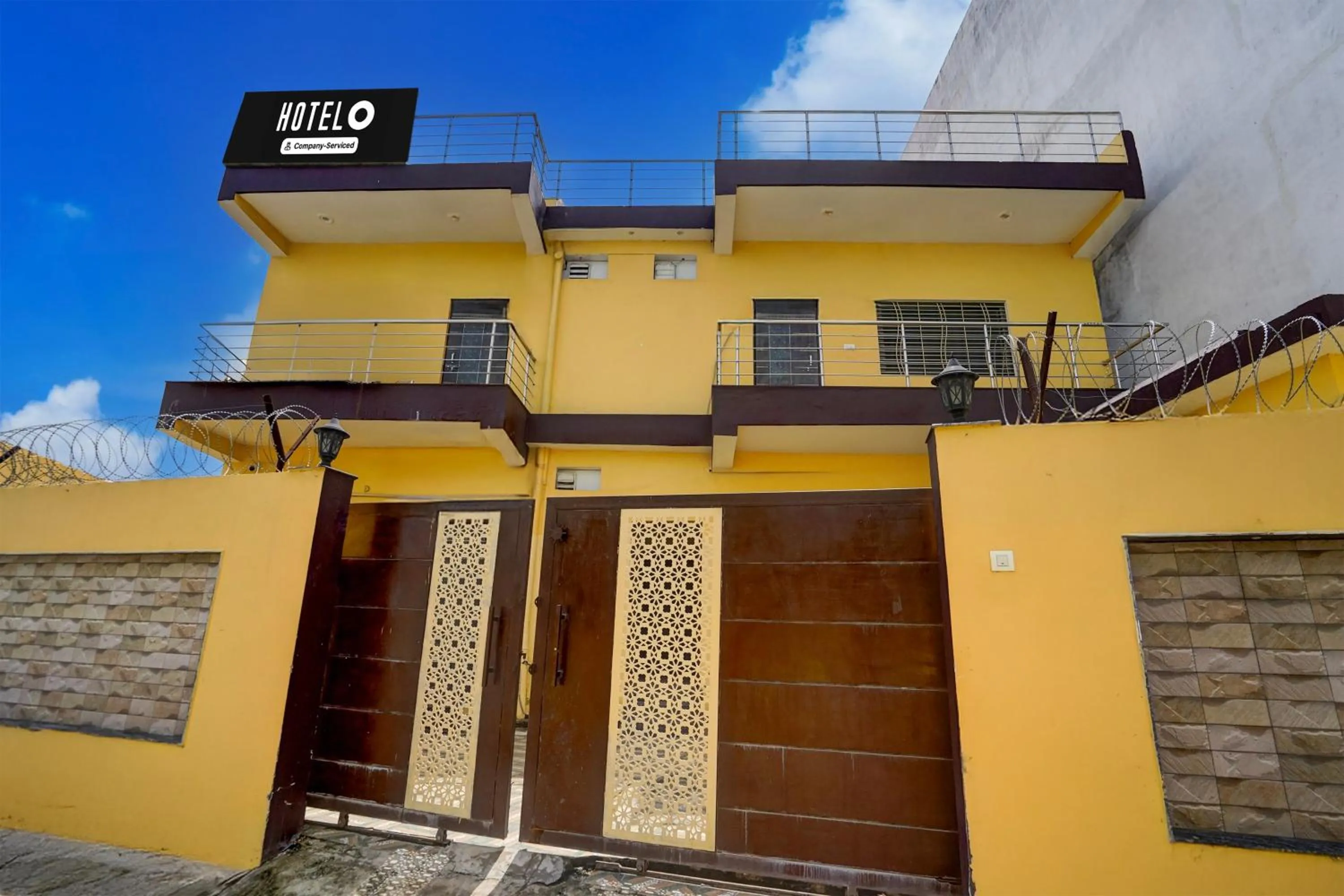 Facade/entrance in Super Hotel O Samne Ghat