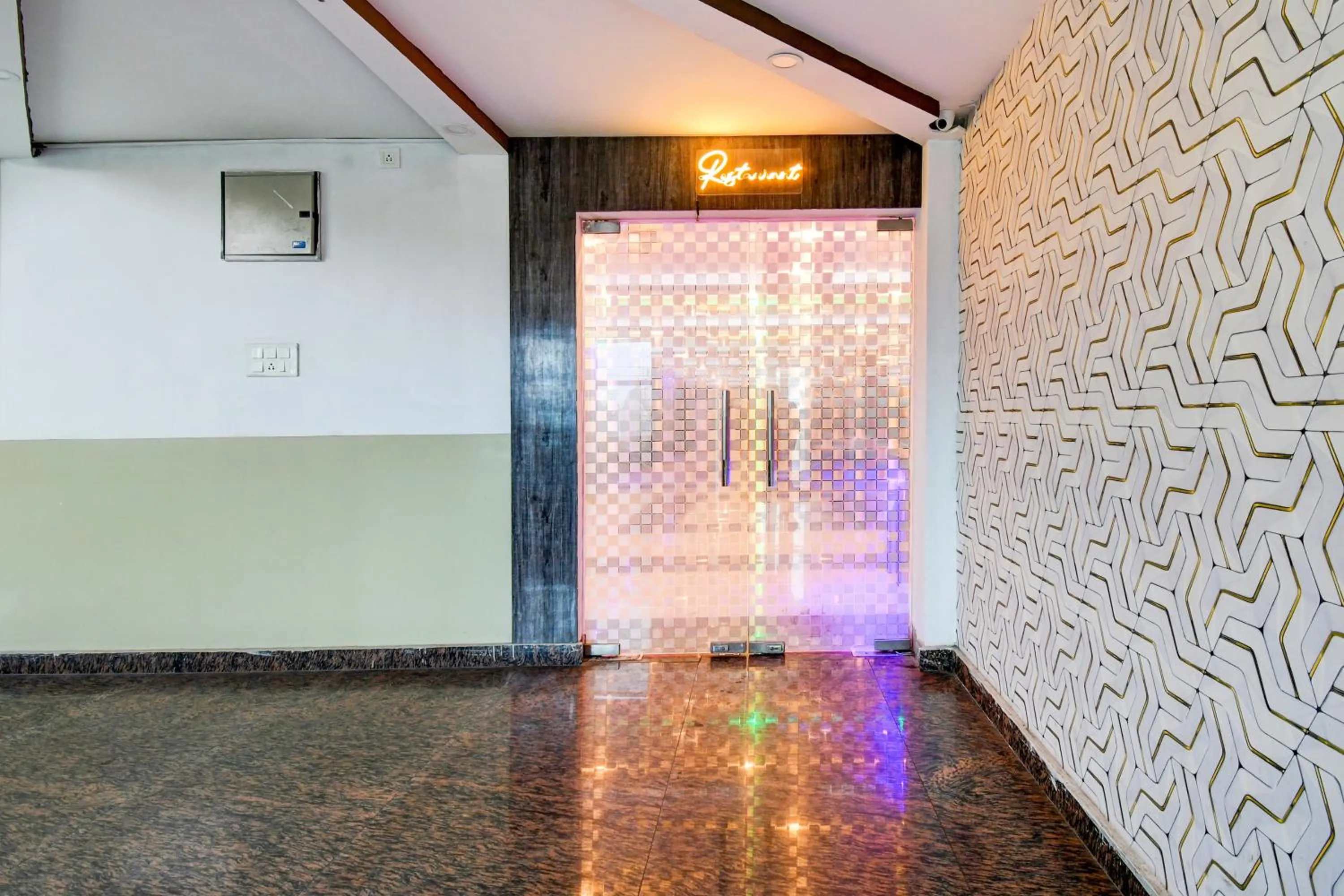 Bathroom in Collection O by OYO Flavour