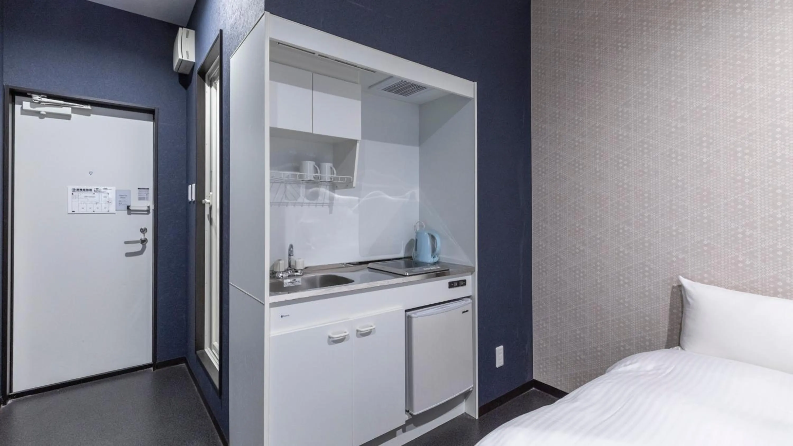 Photo of the whole room, Bed in Tabist OSAKA PORT HOTEL L'ESPOIR