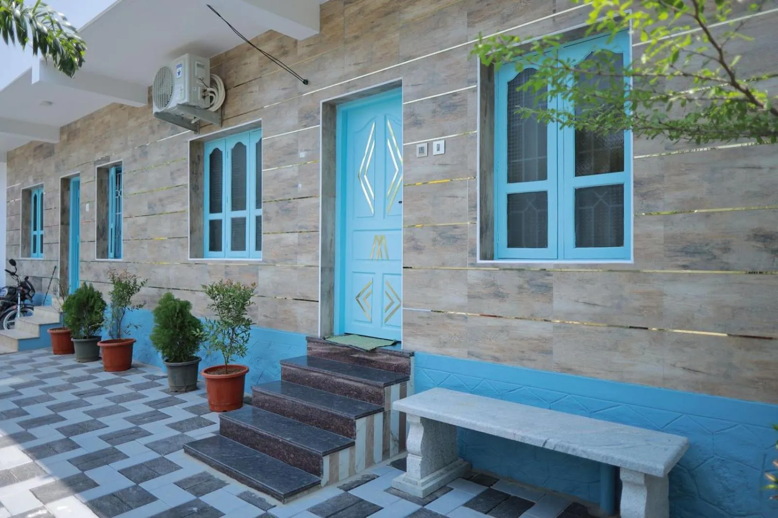 Facade/entrance in HOTEL CYRIL