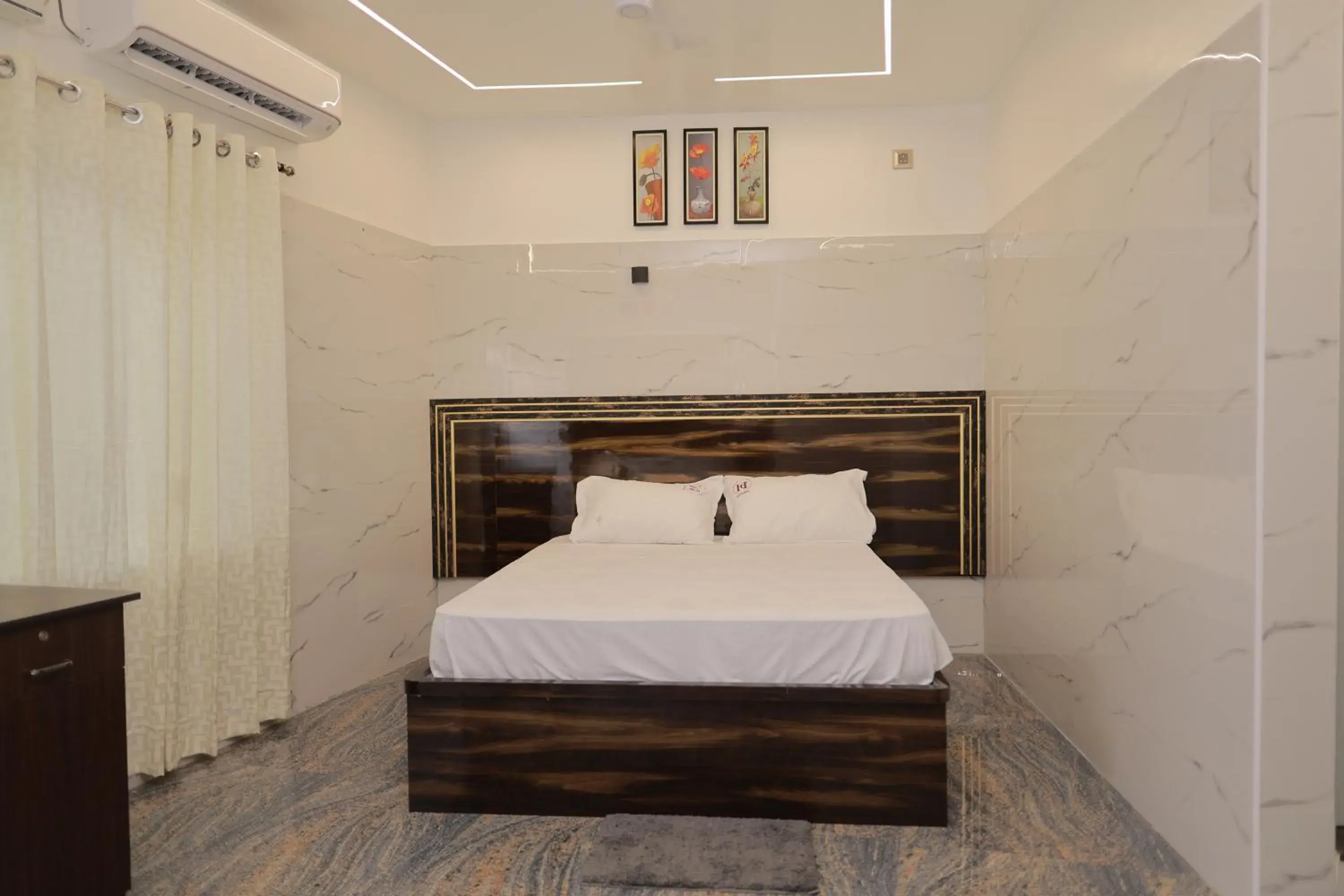 Deluxe Double Room in HOTEL CYRIL Deluxe Double Room in HOTEL CYRIL