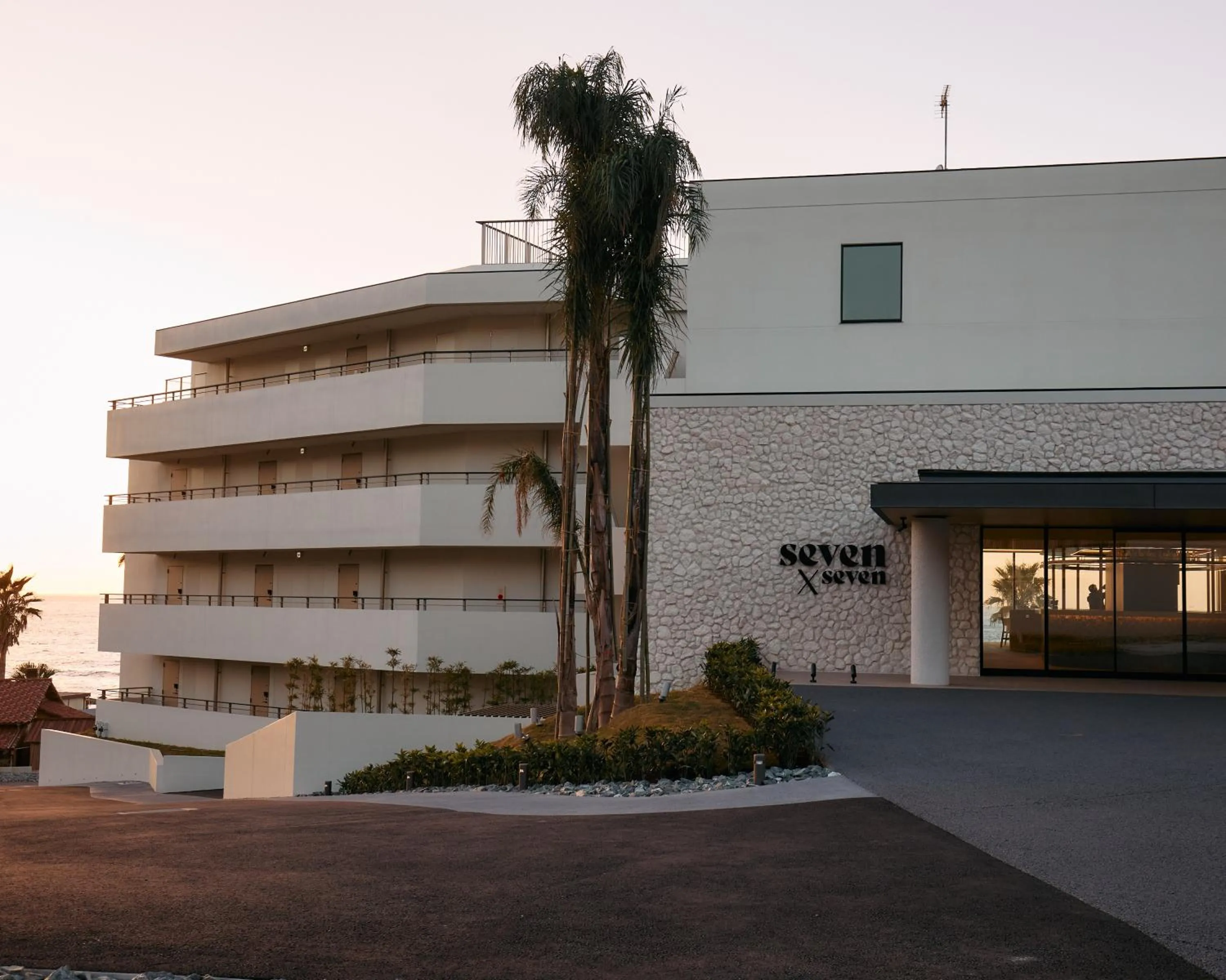 Property building in seven x seven Itoshima