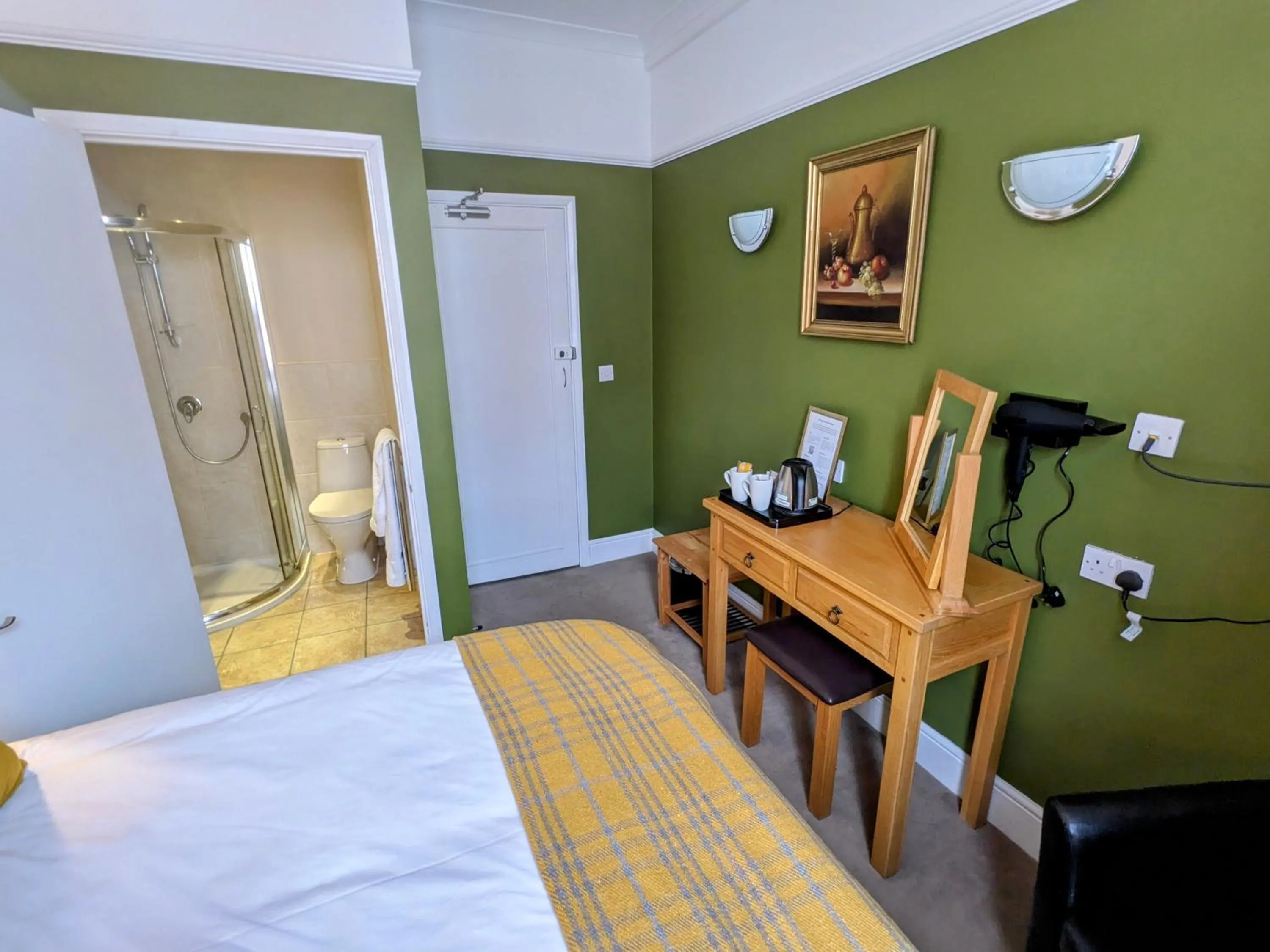 Bathroom, Bed in Archway House