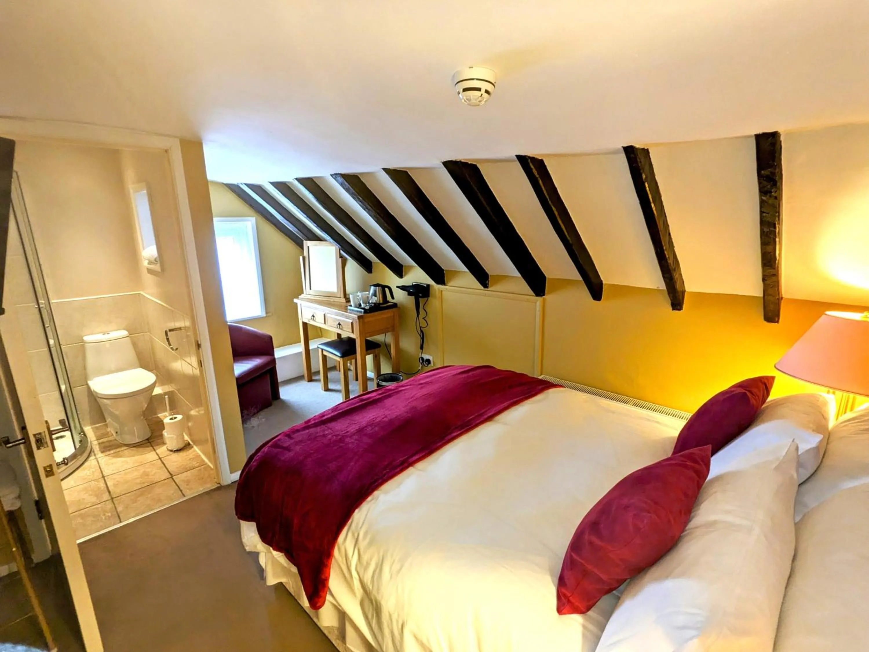 Bedroom, Bed in Archway House