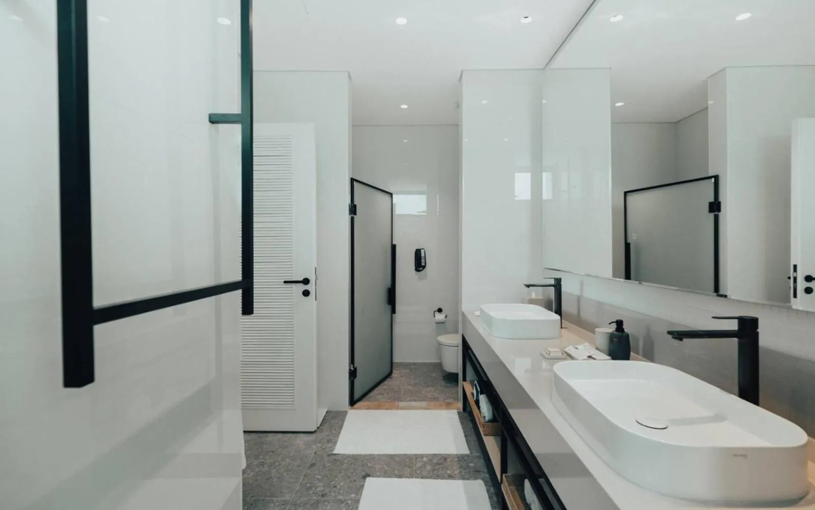 Bathroom in Bab Al Nojoum Hudayriyat Villas