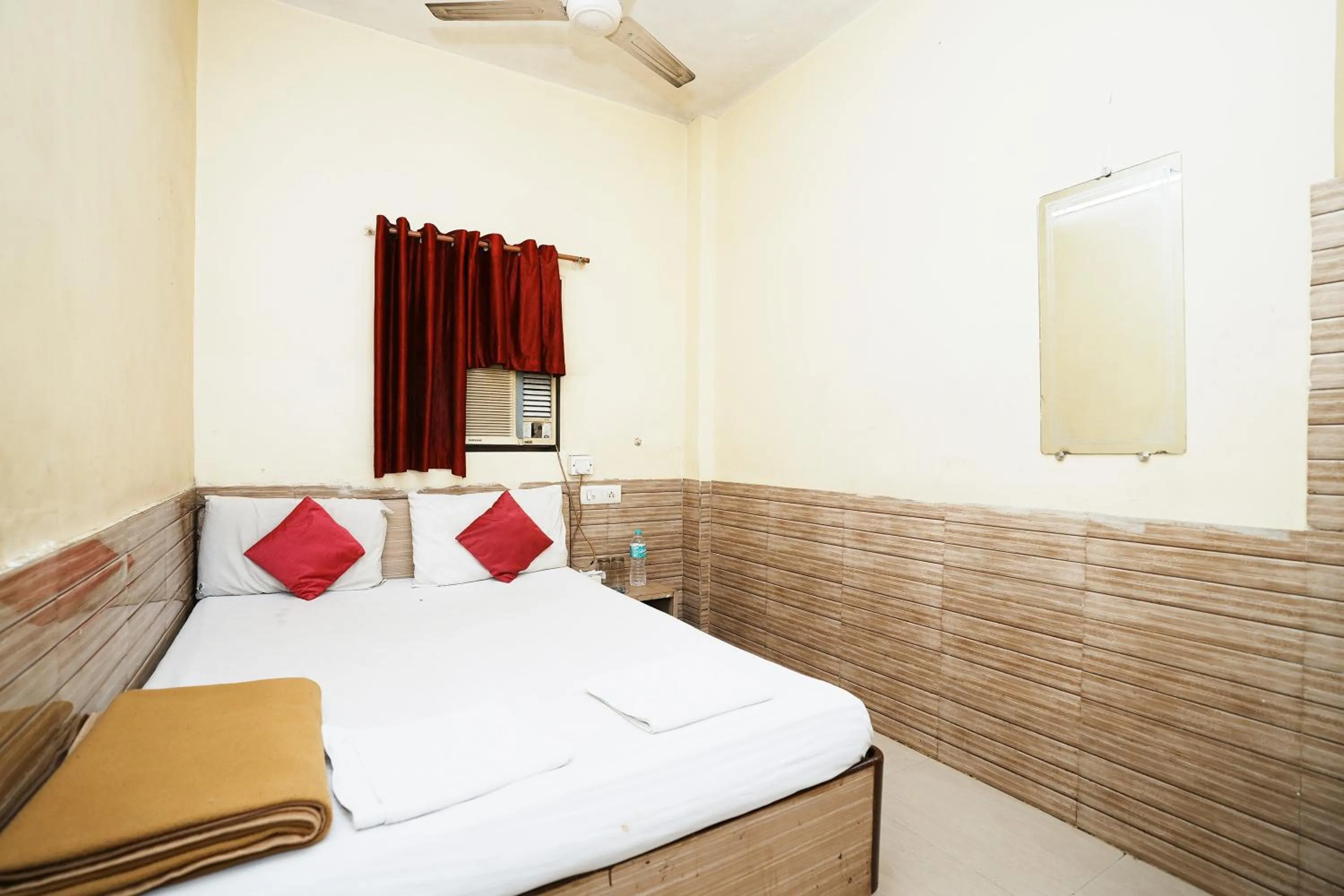 Bedroom in Hotel Sai Parikrama