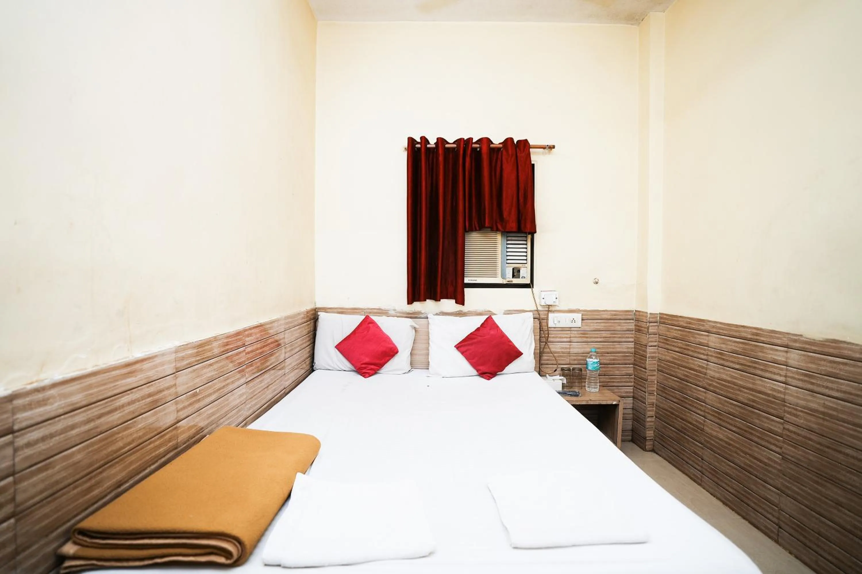 Bedroom in Hotel Sai Parikrama