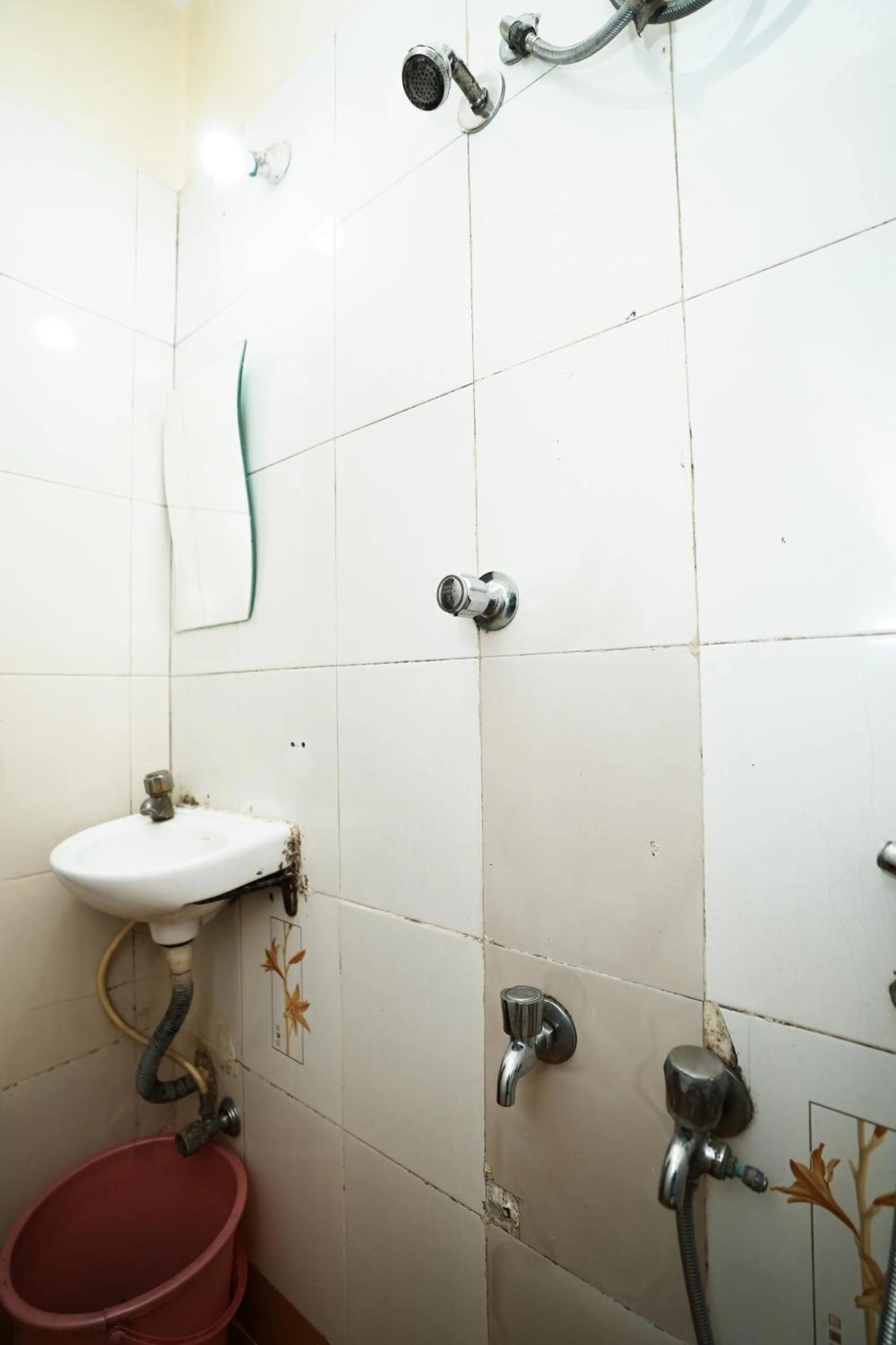 Bathroom in Hotel Sai Parikrama