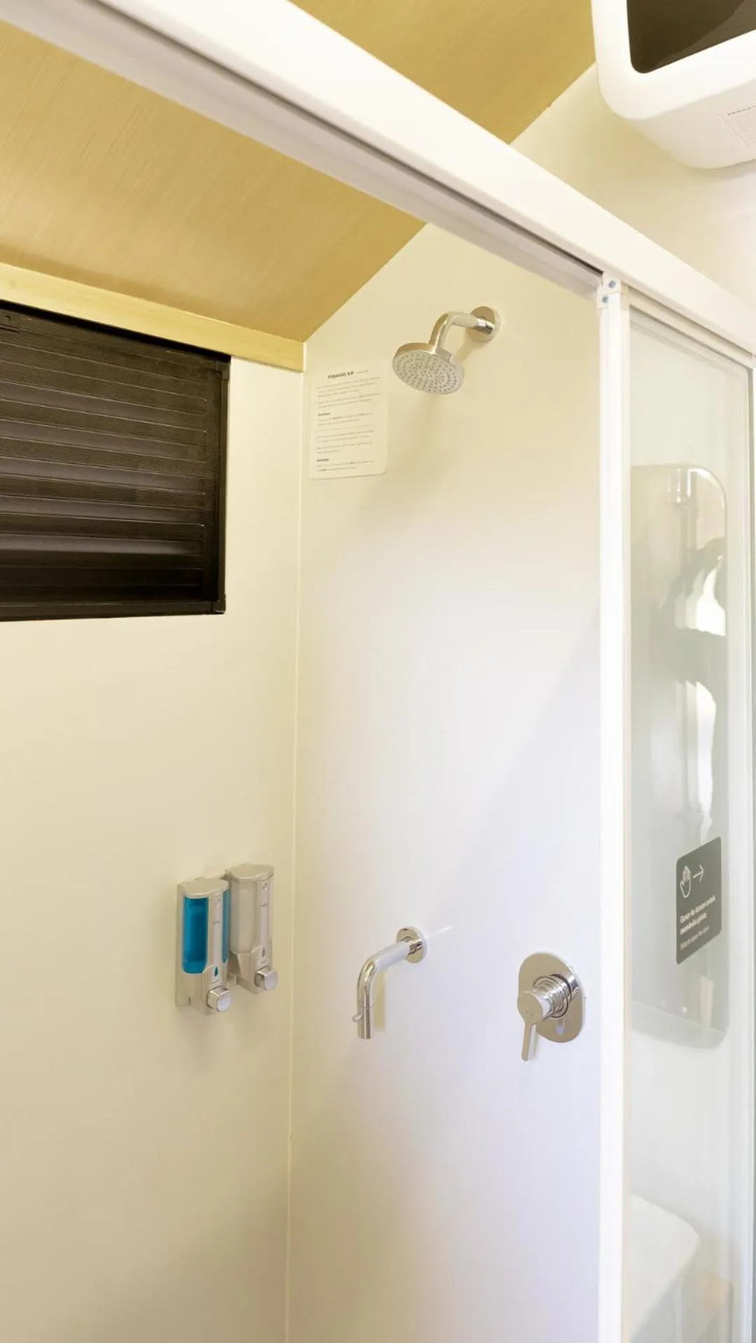 Shower in Bobocabin Bunaken Hills, Manado