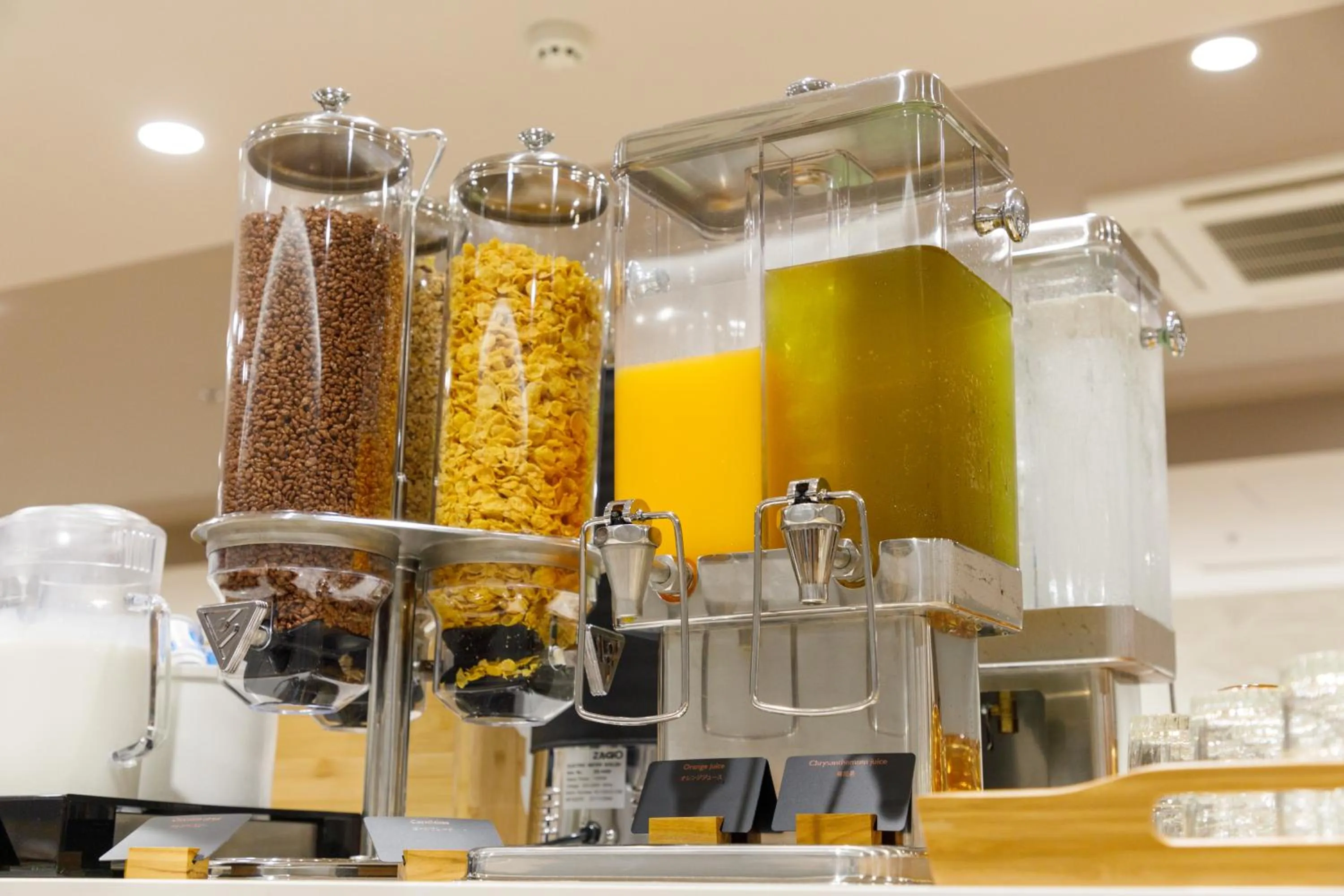 Restaurant/places to eat in Nishitetsu Hotel Croom Bangkok Silom