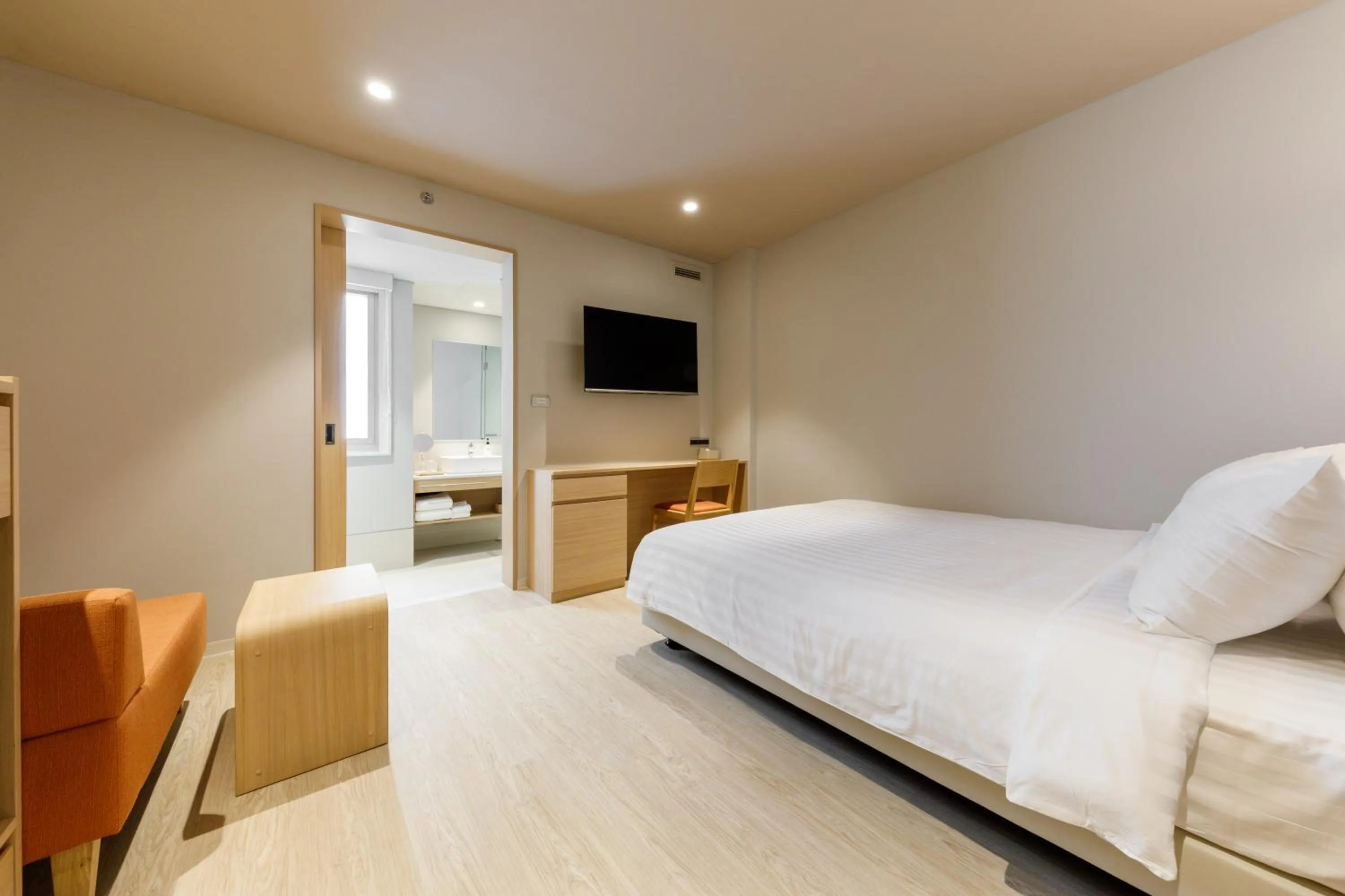 Bedroom, Bed in Nishitetsu Hotel Croom Bangkok Silom