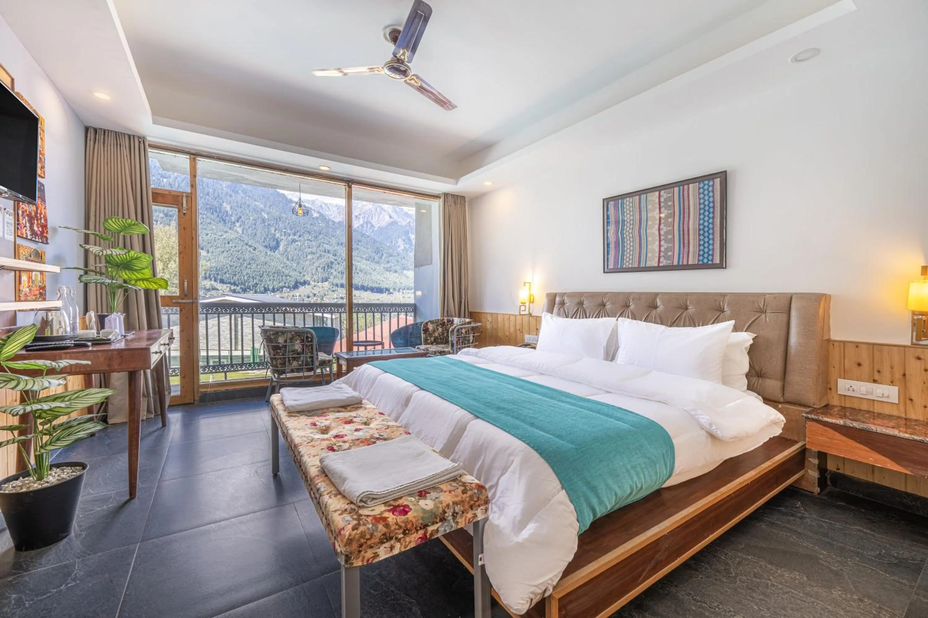 Bed in Echor Himalayan Heights Resorts & Spa Manali