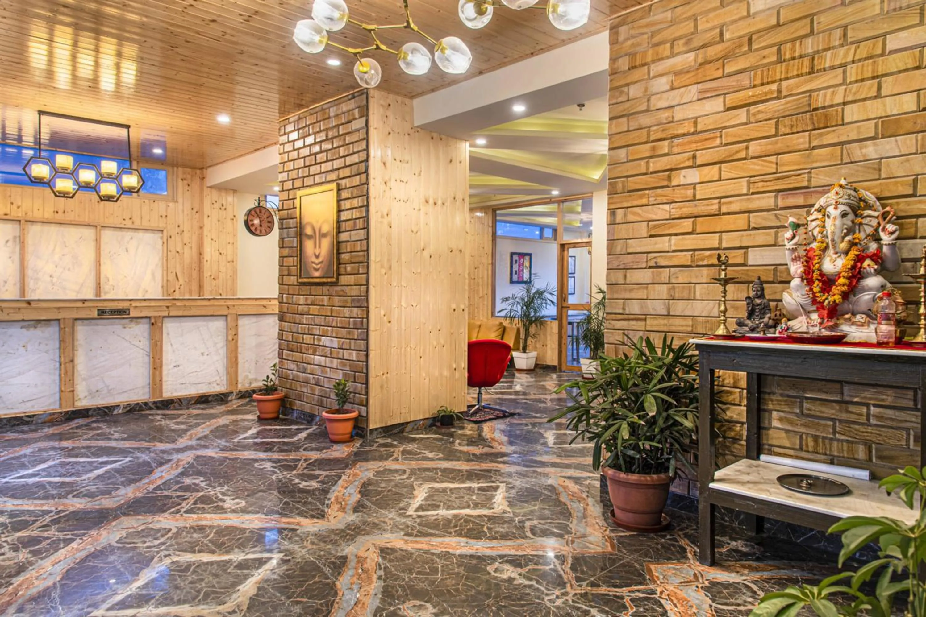 Lobby or reception in Echor Himalayan Heights Resorts & Spa Manali