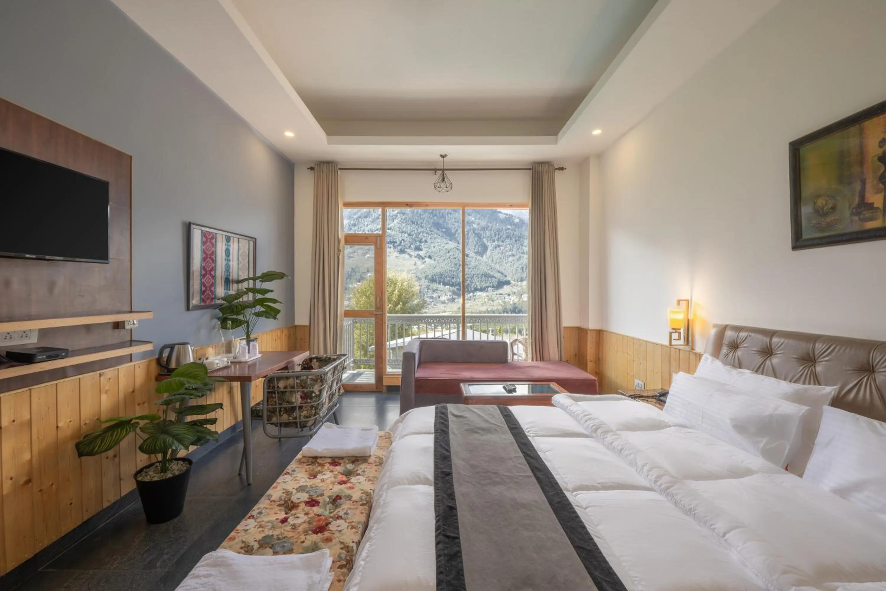Bed in Echor Himalayan Heights Resorts & Spa Manali