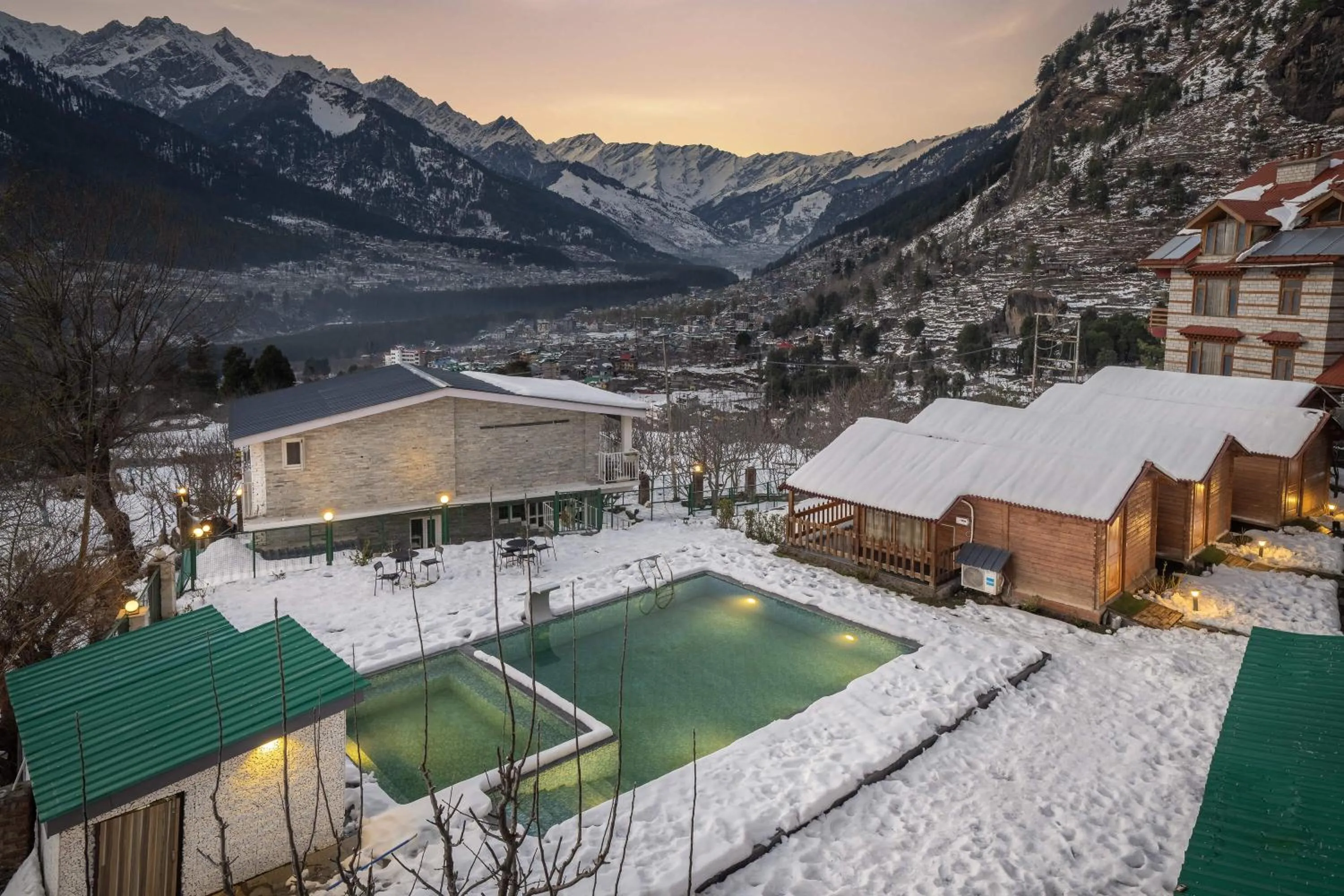 Property building in Echor Himalayan Heights Resorts & Spa Manali