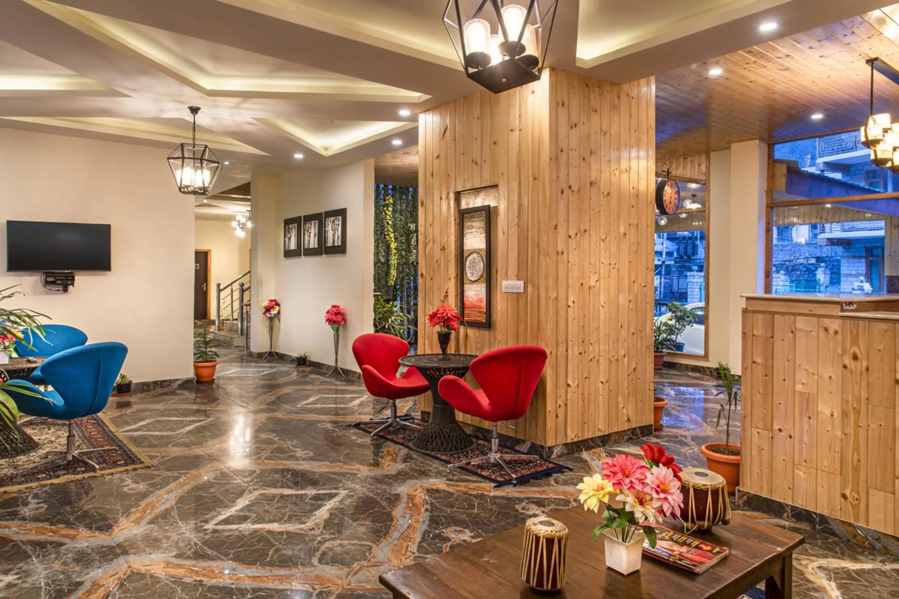 TV and multimedia in Echor Himalayan Heights Resorts & Spa Manali