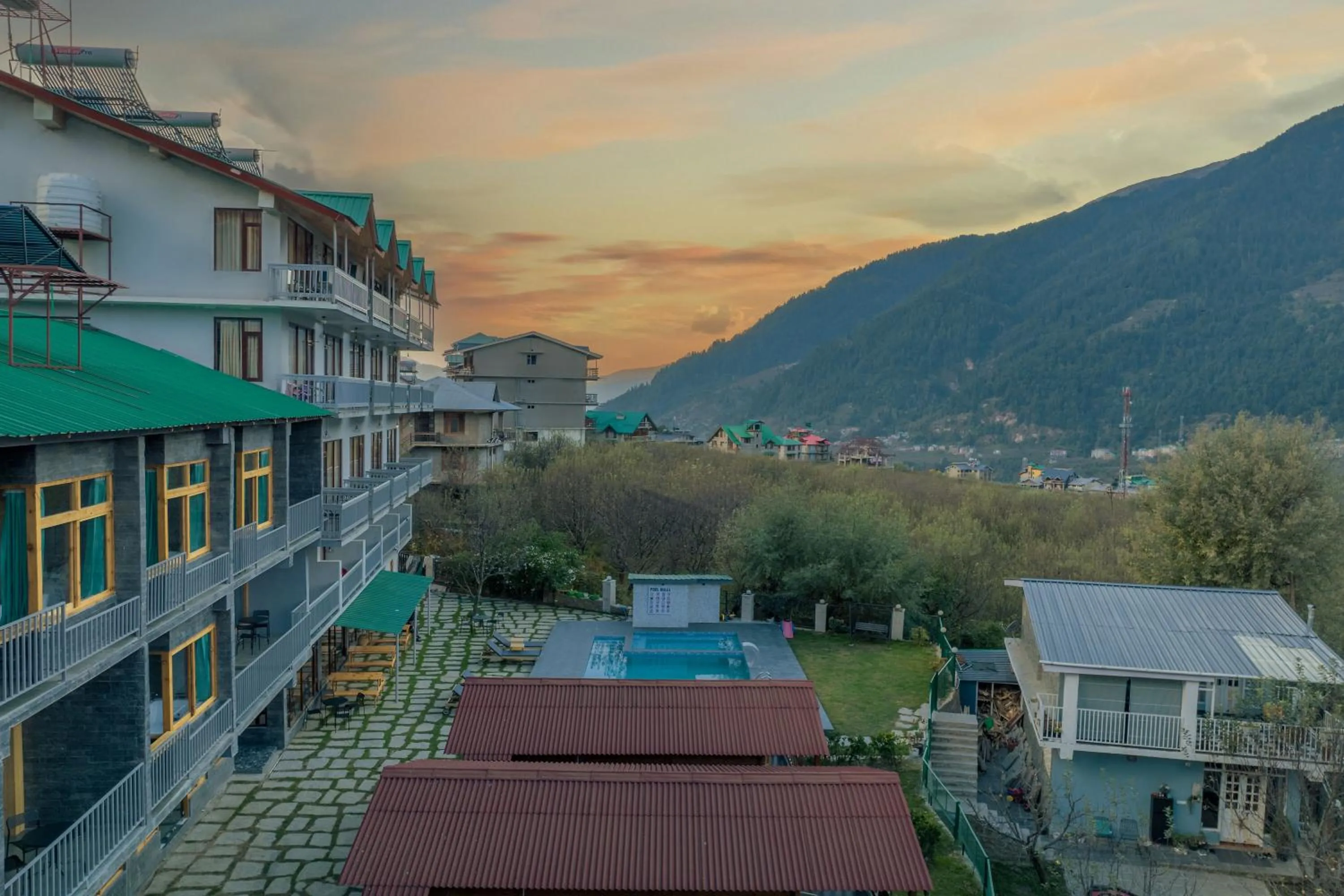Property building in Echor Himalayan Heights Resorts & Spa Manali